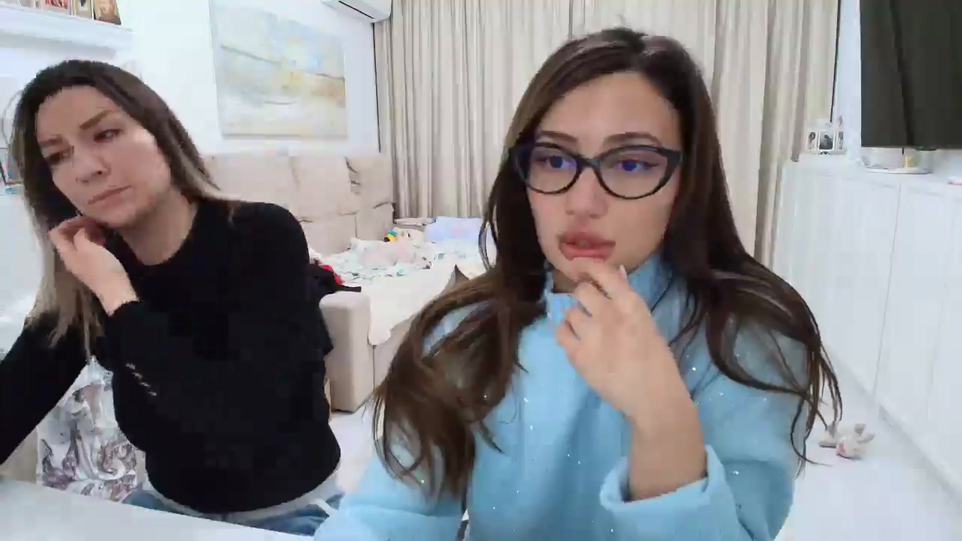Gallery image thumbnail from Wennndyk's myfreecams stream on, 03/19/2025, 21:00 image 3 of 20