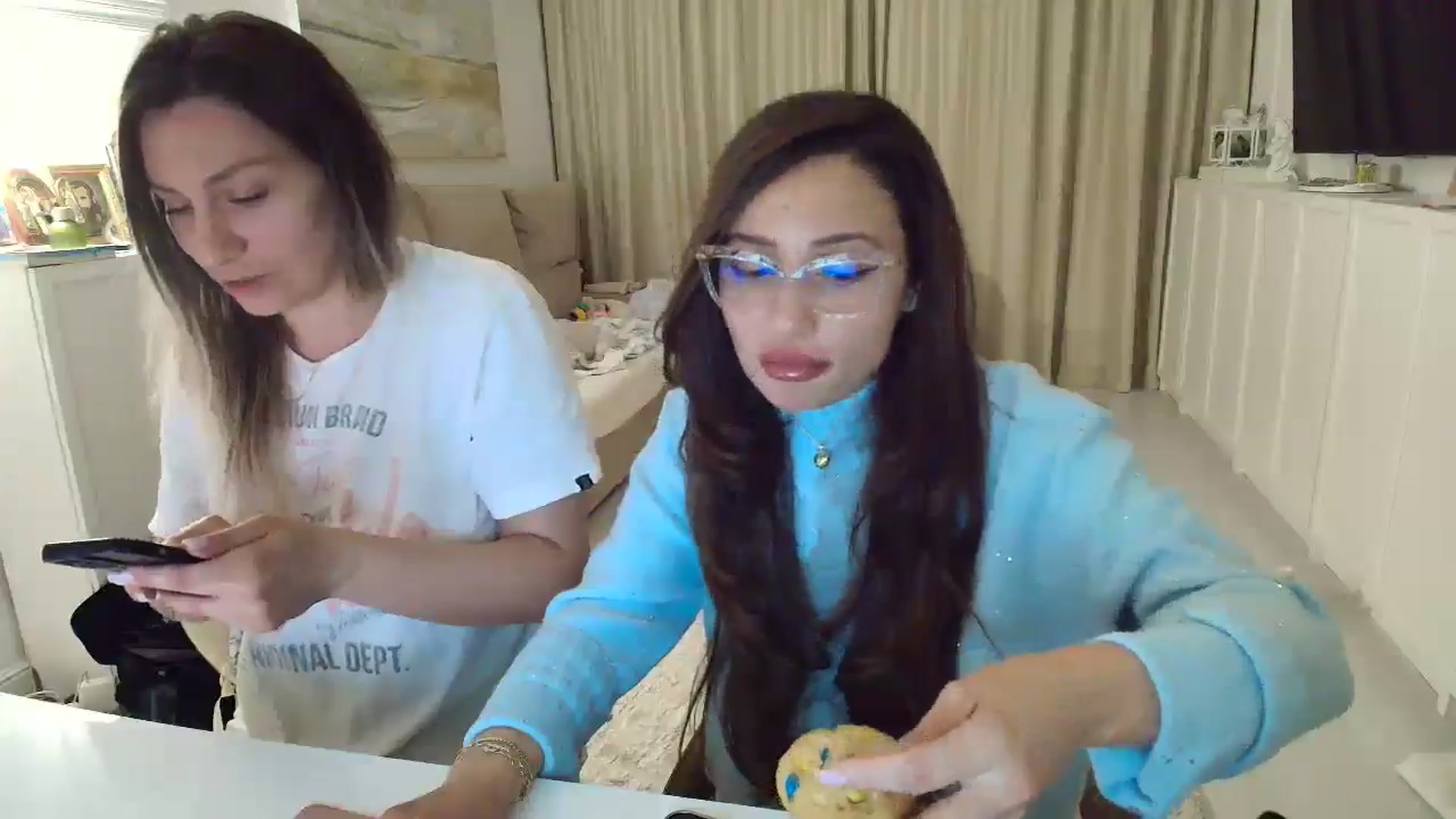 Gallery image thumbnail from Wennndyk's myfreecams stream on, 03/19/2025, 23:55 image 9 of 20