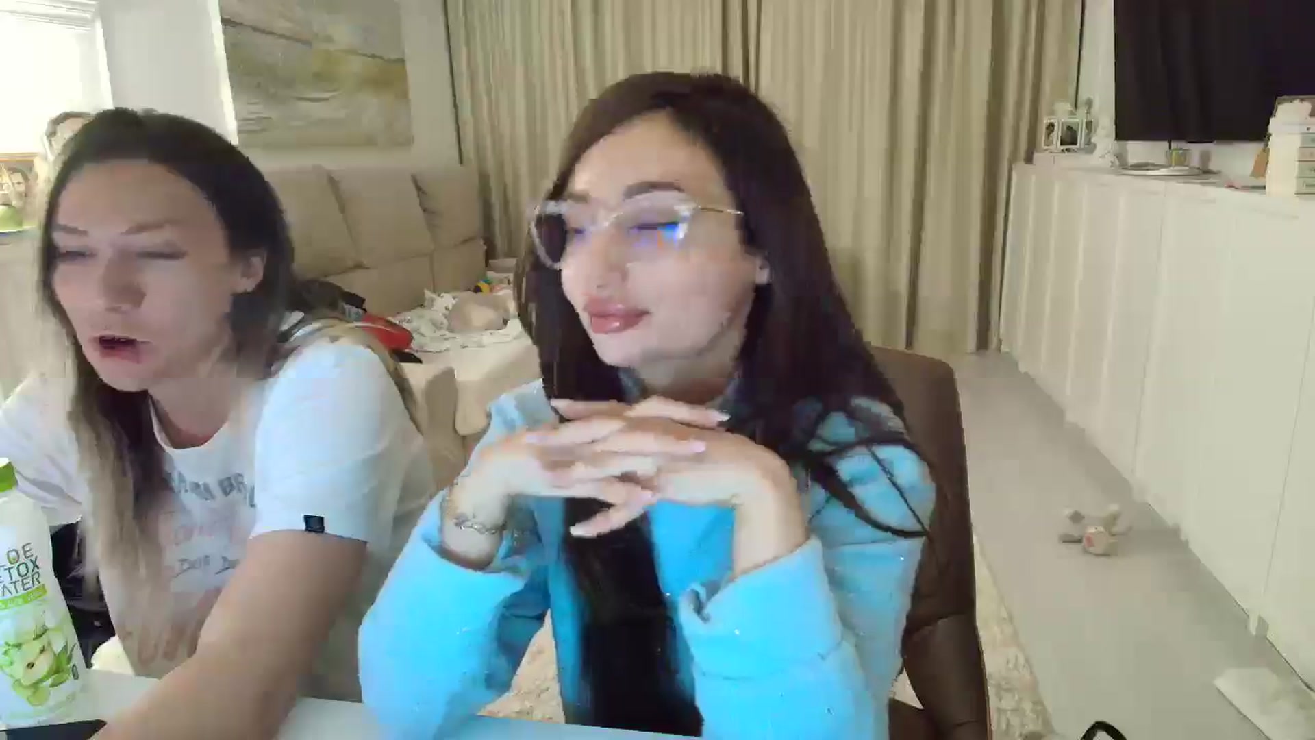 Gallery image thumbnail from Wennndyk's myfreecams stream on, 03/19/2025, 23:55 image 16 of 20