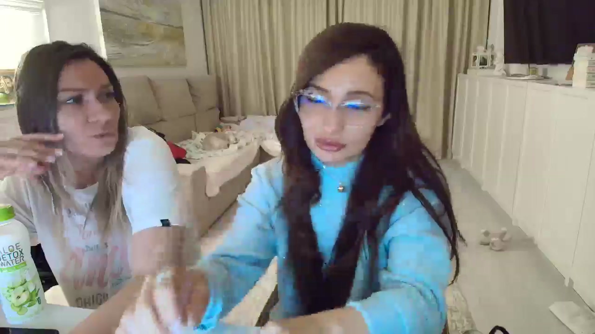 Gallery image thumbnail from Wennndyk's myfreecams stream on, 03/19/2025, 23:55 image 15 of 20