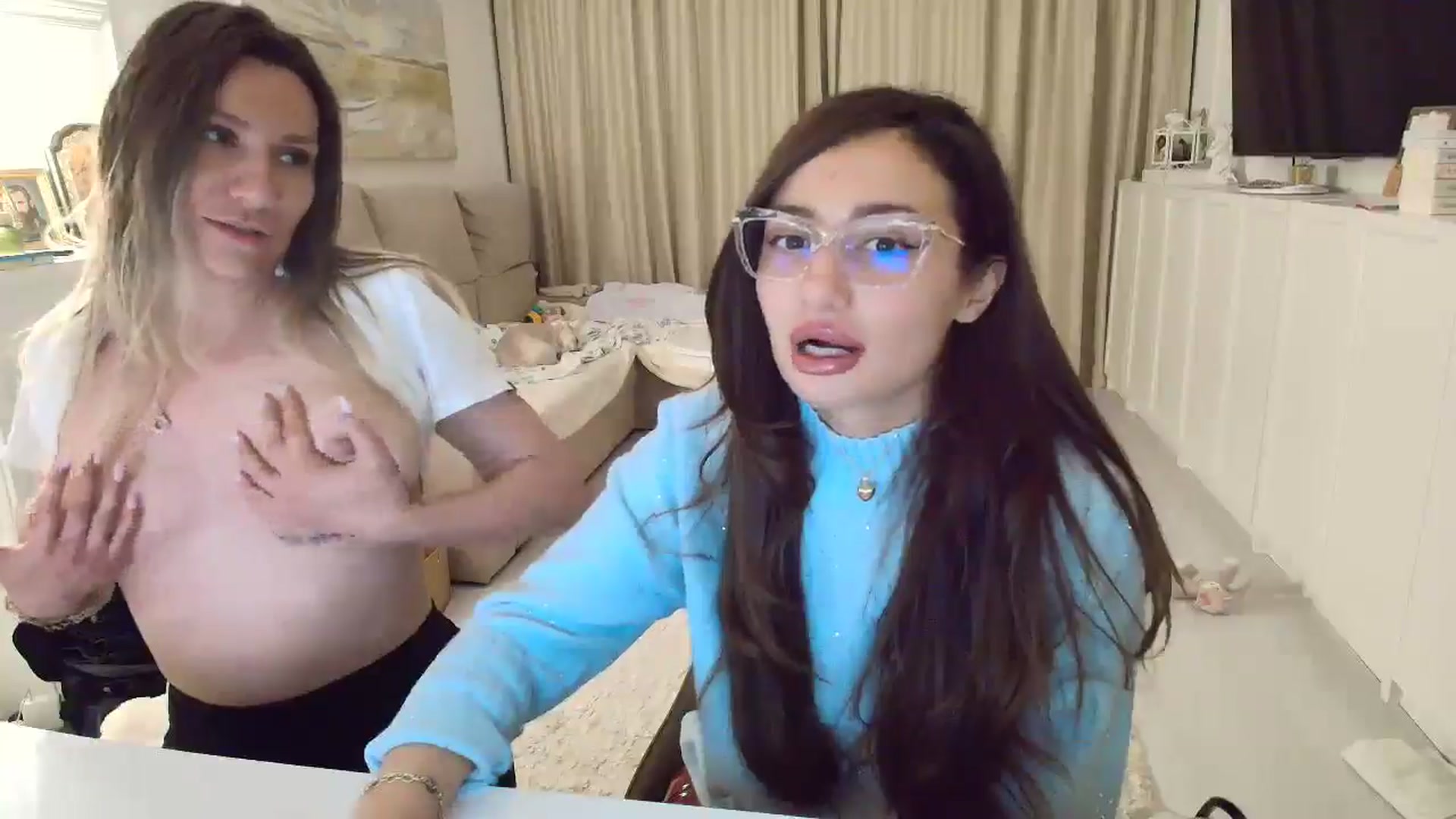 Gallery image thumbnail from Wennndyk's myfreecams stream on, 03/19/2025, 23:55 image 14 of 20