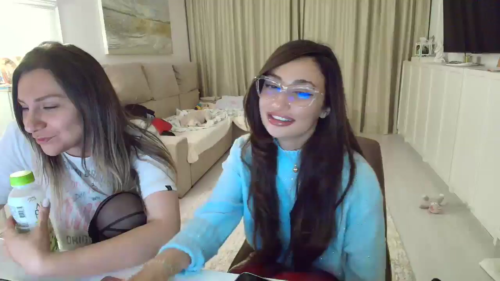 Gallery image thumbnail from Wennndyk's myfreecams stream on, 03/19/2025, 23:55 image 12 of 20