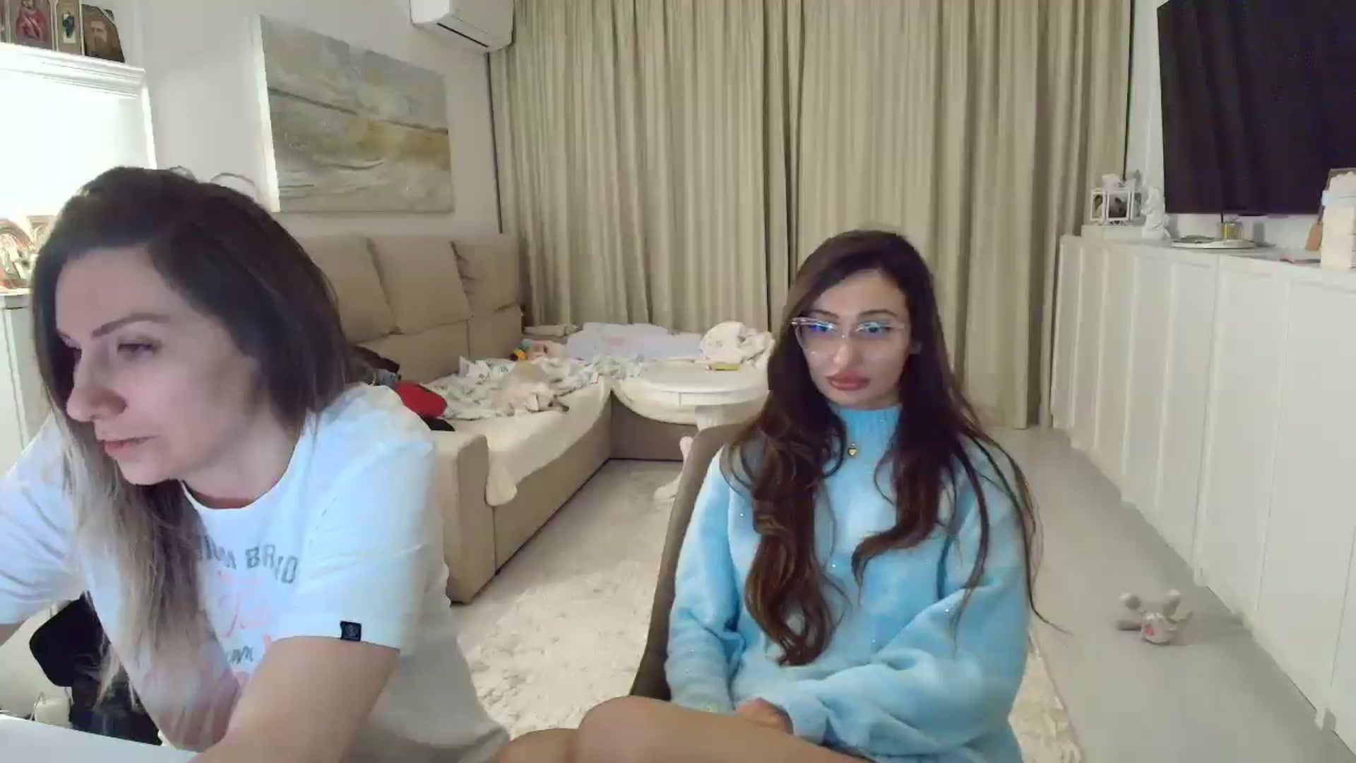 Gallery image thumbnail from Wennndyk's myfreecams stream on, 03/19/2025, 23:55 image 2 of 20