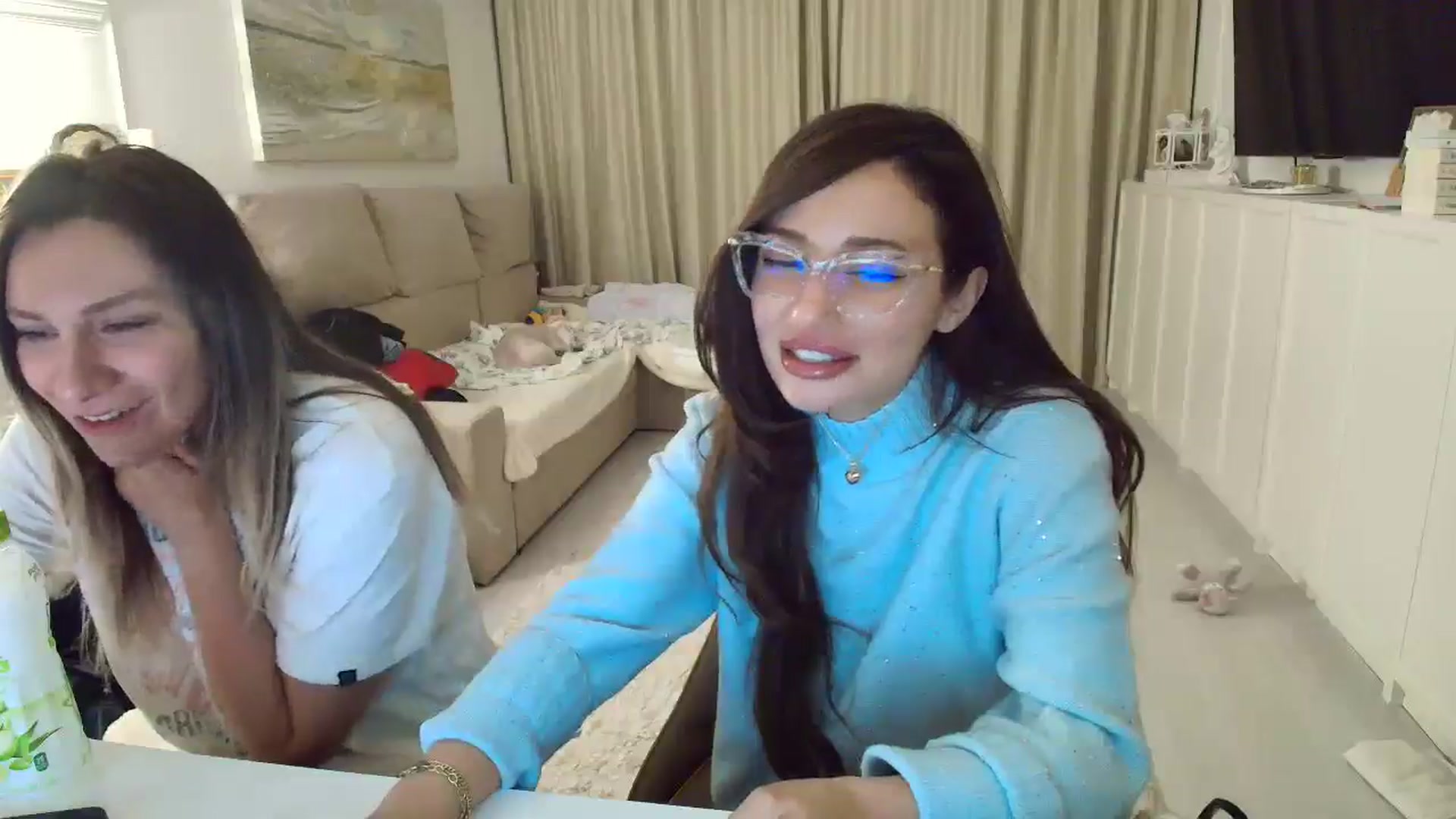 Gallery image thumbnail from Wennndyk's myfreecams stream on, 03/19/2025, 23:55 image 17 of 20