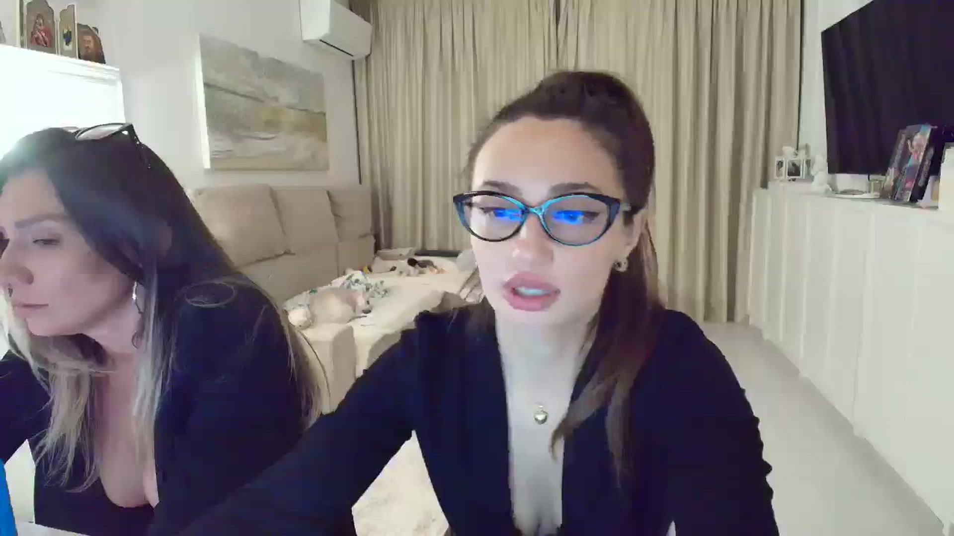 Gallery image thumbnail from Wennndyk's myfreecams stream on, 03/23/2025, 24:30 image 18 of 20