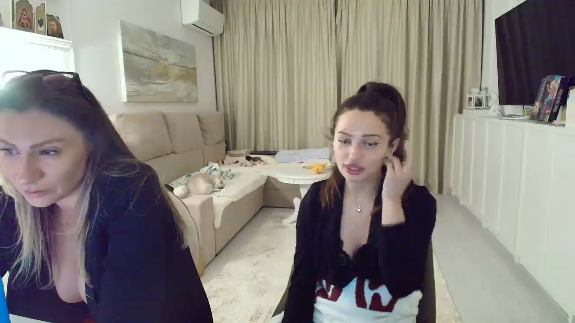 Gallery image thumbnail from Wennndyk's myfreecams stream on, 03/23/2025, 24:30 image 17 of 20