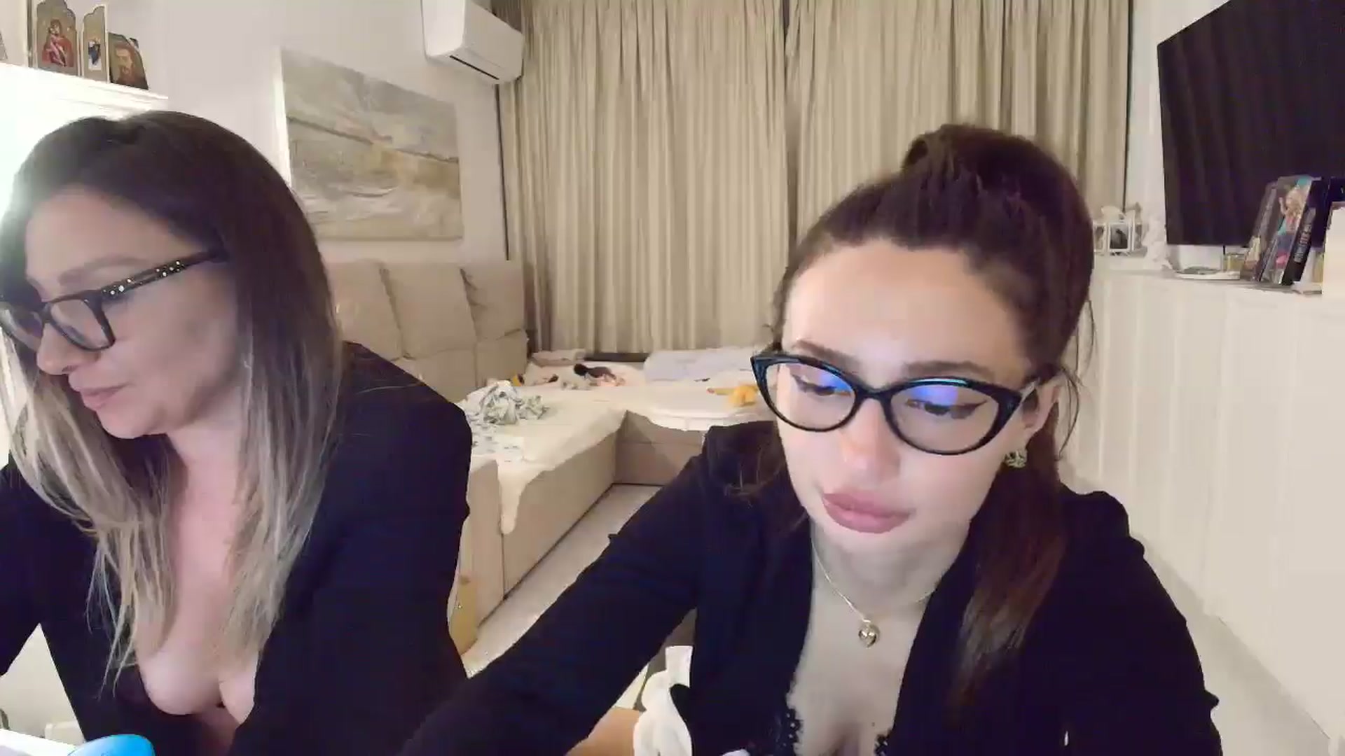 Gallery image thumbnail from Wennndyk's myfreecams stream on, 03/23/2025, 24:30 image 10 of 20