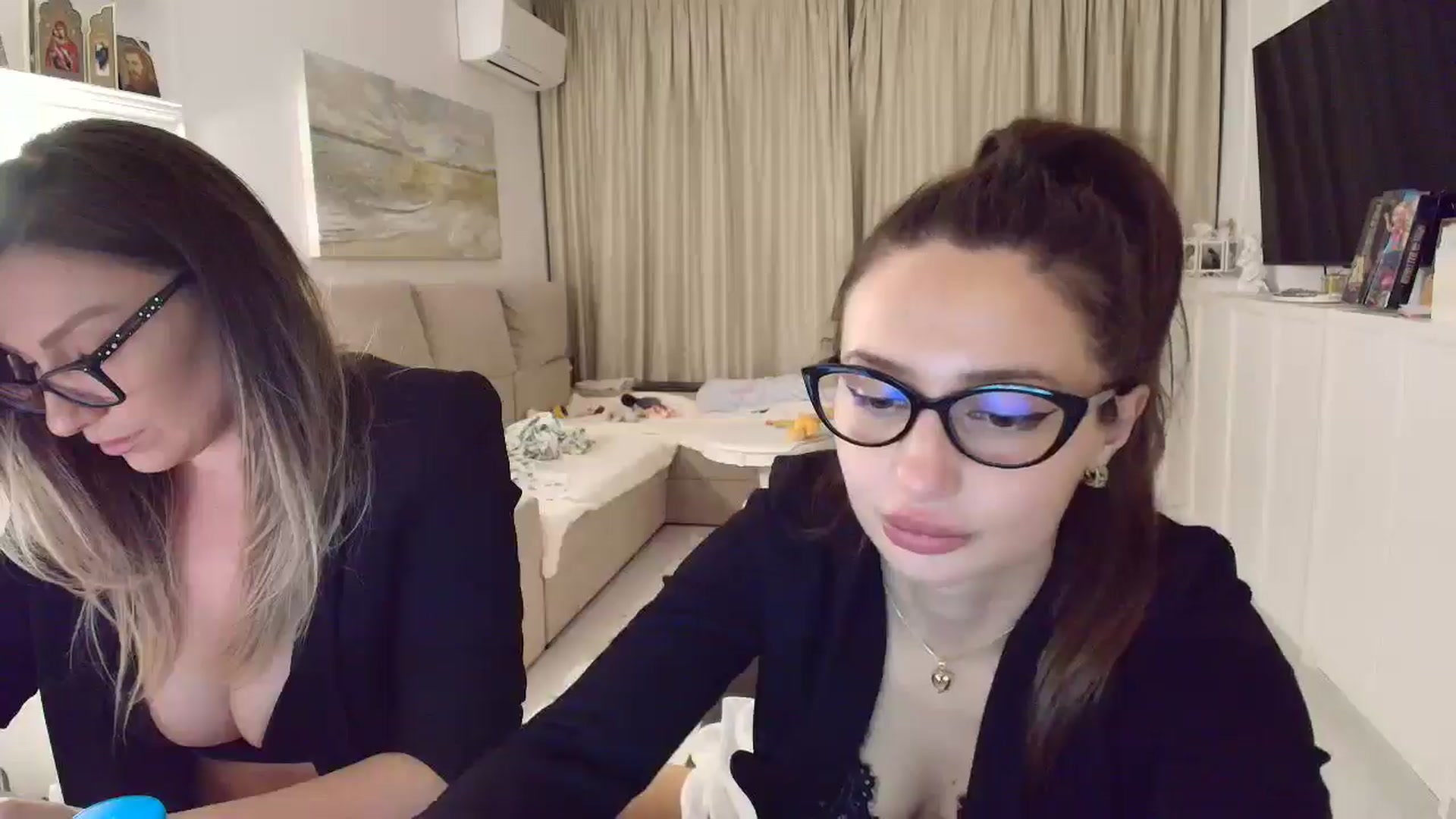 Gallery image thumbnail from Wennndyk's myfreecams stream on, 03/23/2025, 24:31 image 18 of 20