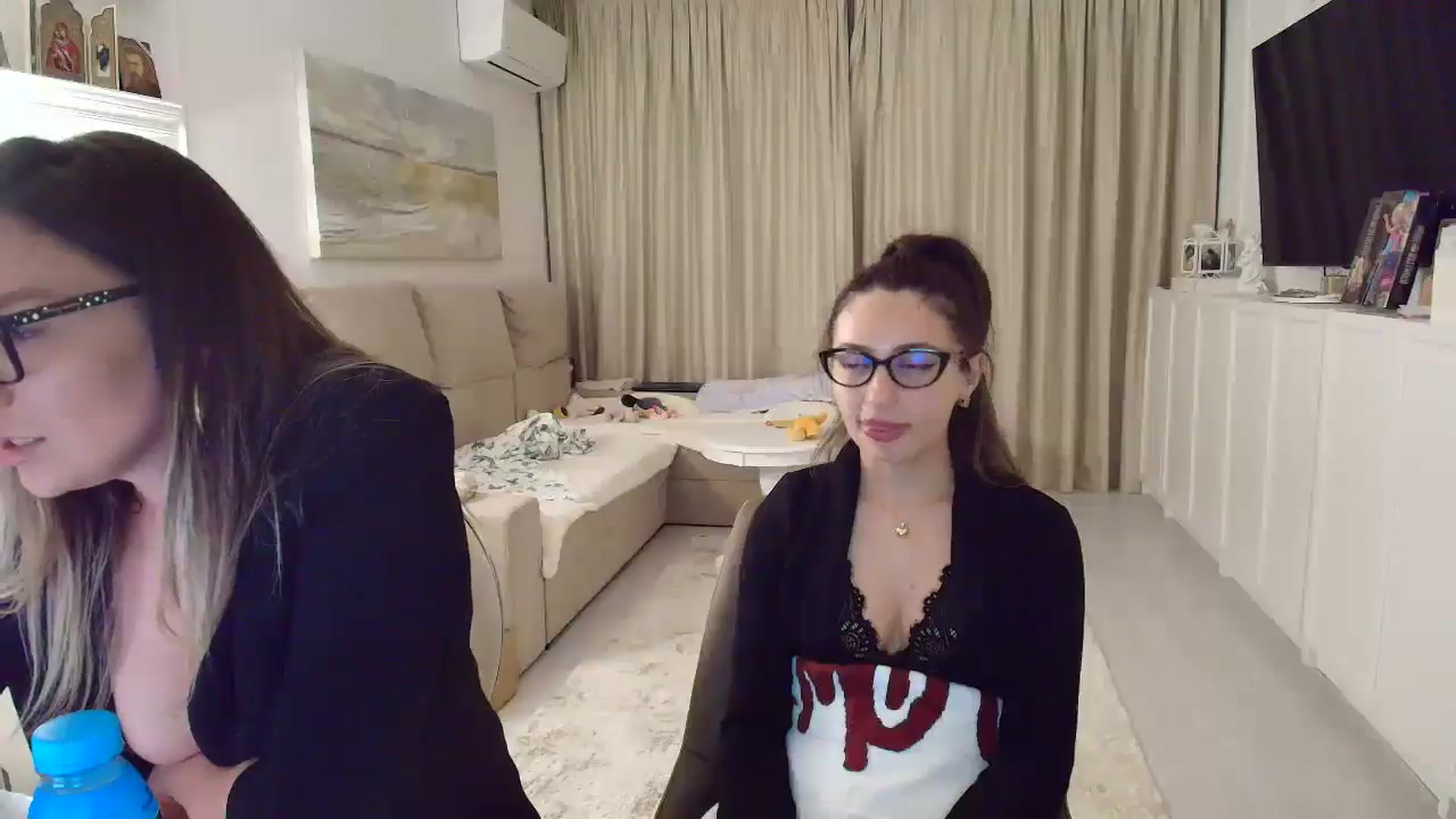 Gallery image thumbnail from Wennndyk's myfreecams stream on, 03/23/2025, 24:31 image 19 of 20