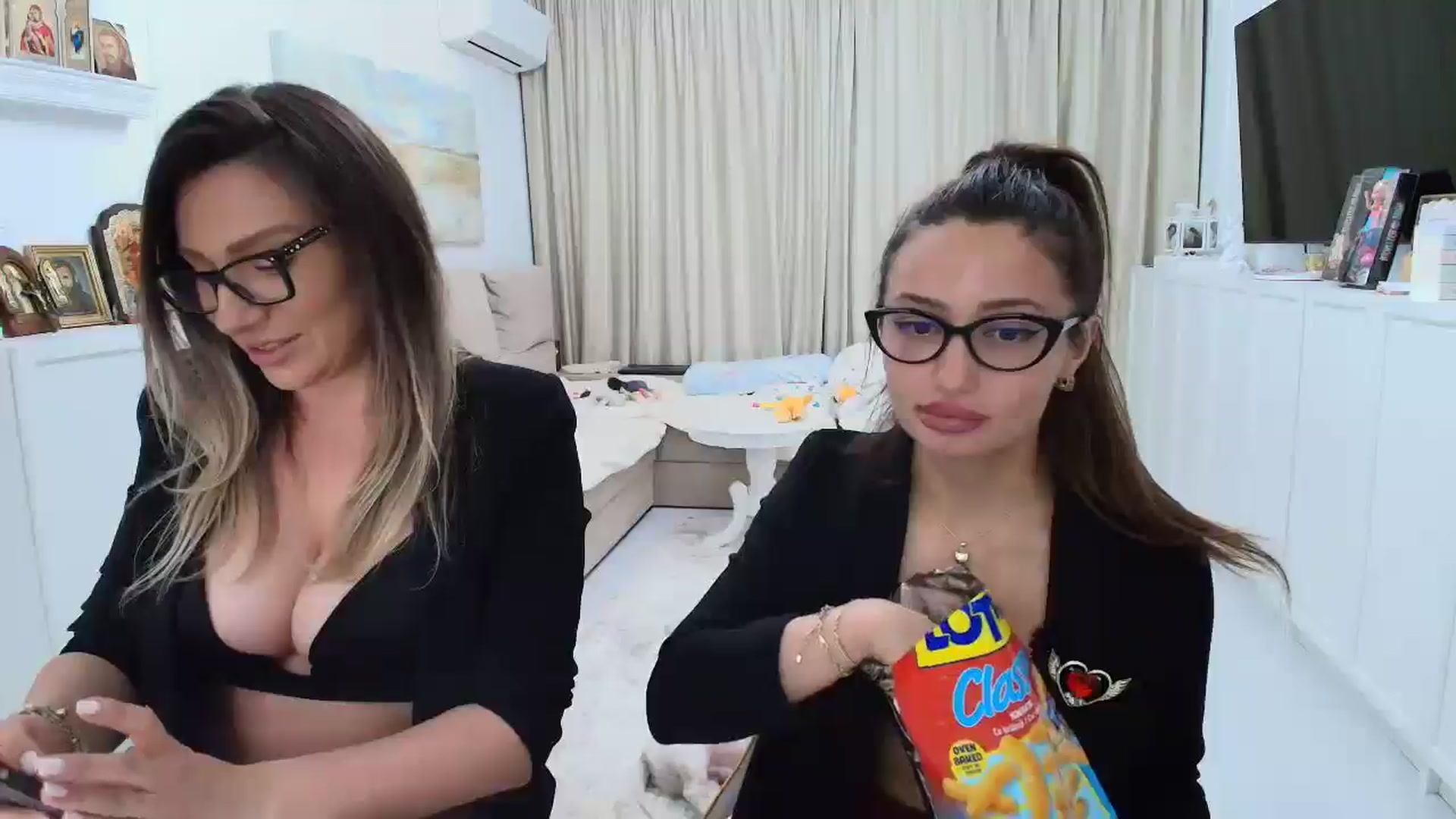 Gallery image thumbnail from Wennndyk's myfreecams stream on, 03/23/2025, 24:31 image 6 of 20