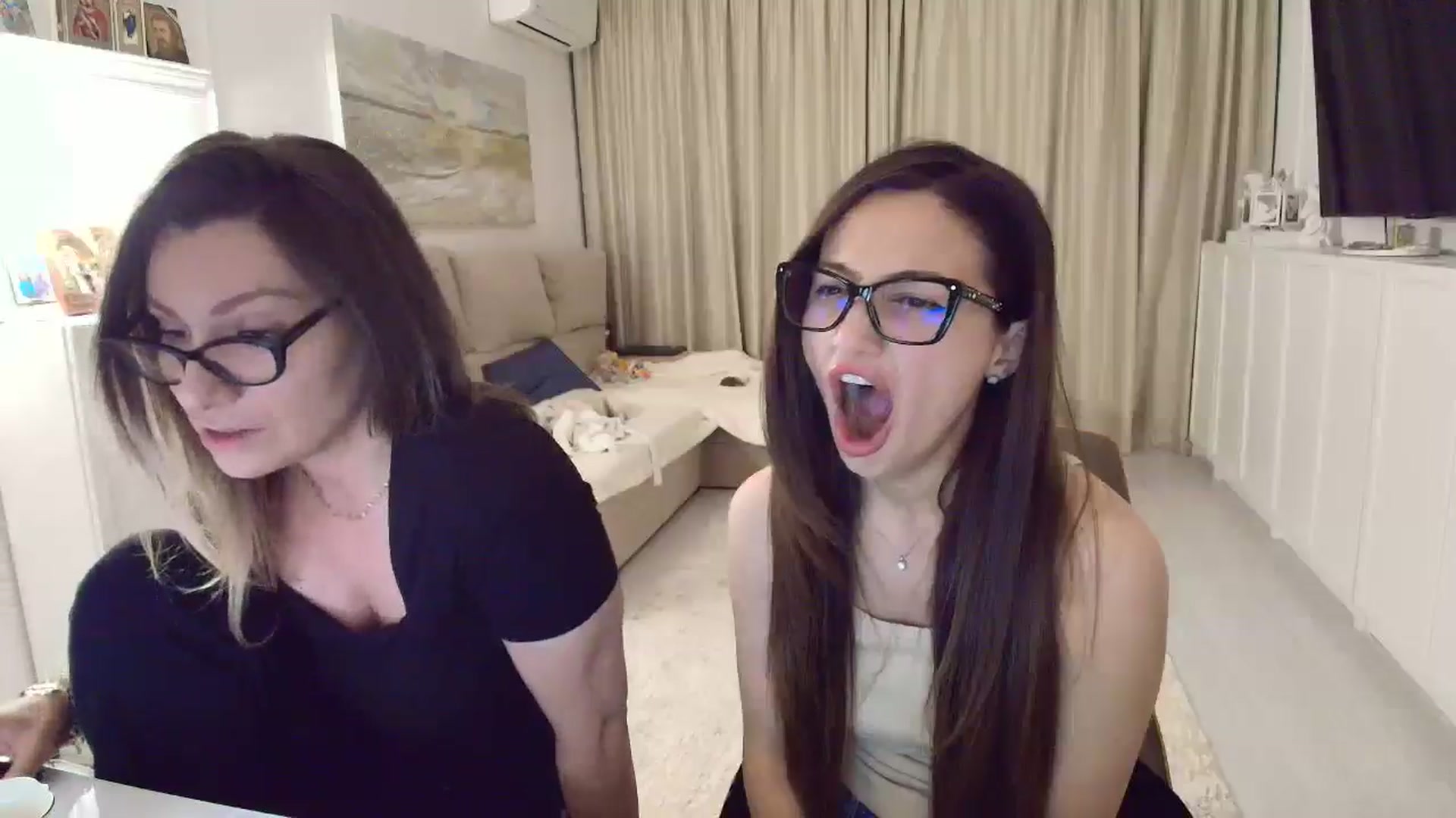 Gallery image thumbnail from Wennndyk's myfreecams stream on, 04/12/2025, 19:29 image 17 of 20