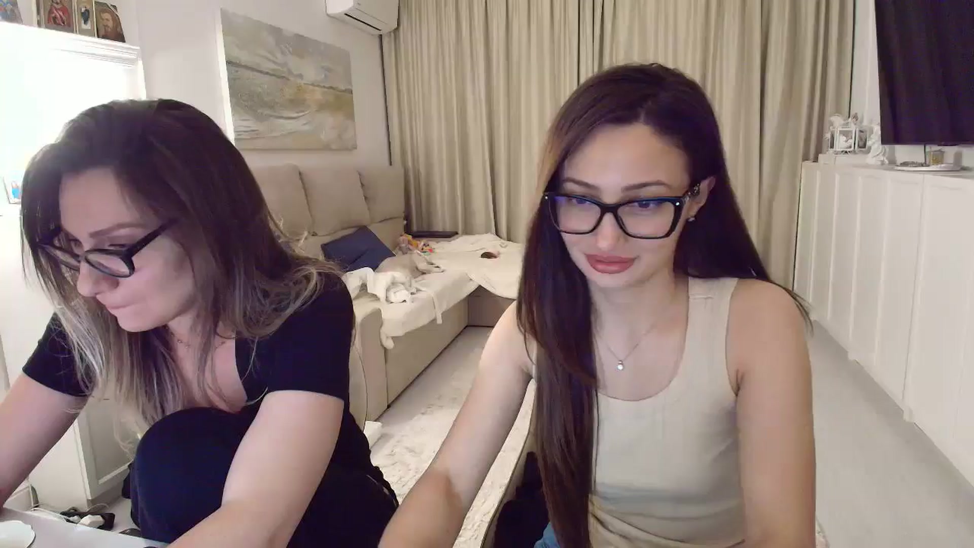 Gallery image thumbnail from Wennndyk's myfreecams stream on, 04/12/2025, 19:29 image 13 of 20