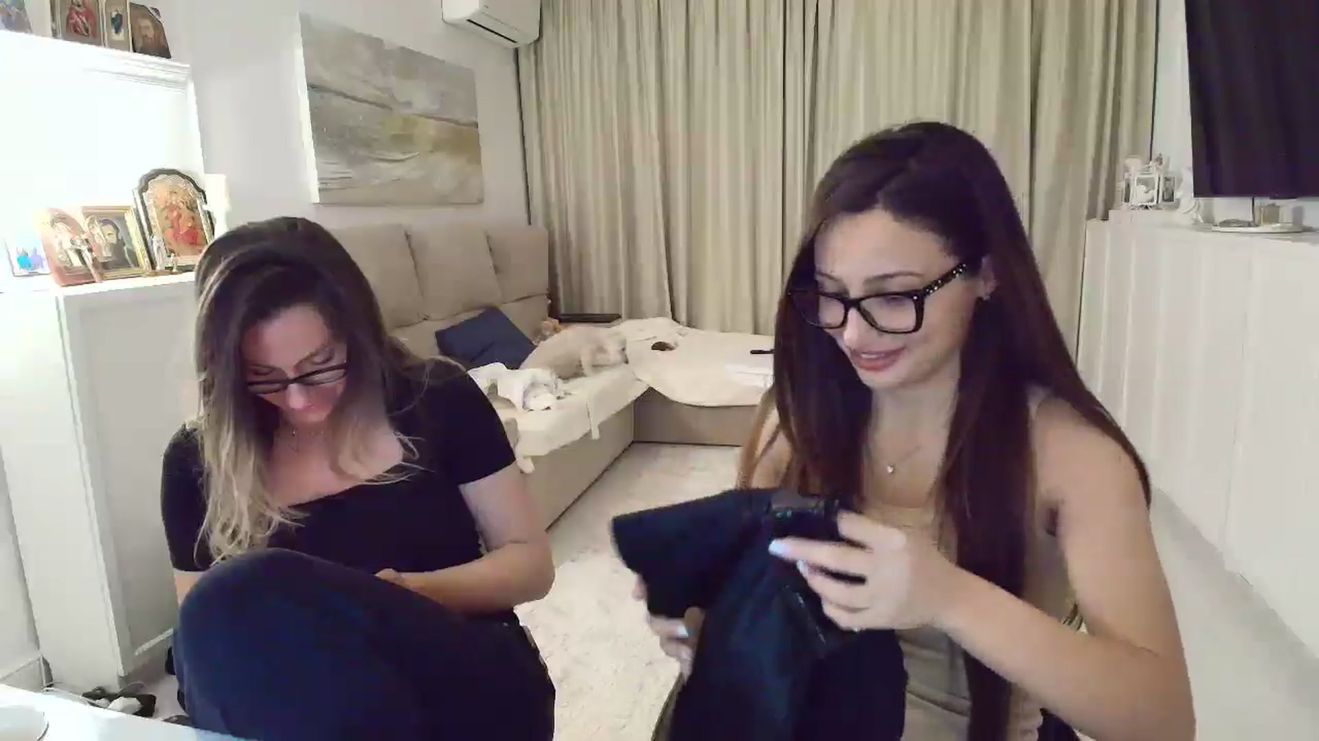 Gallery image thumbnail from Wennndyk's myfreecams stream on, 04/12/2025, 19:29 image 14 of 20