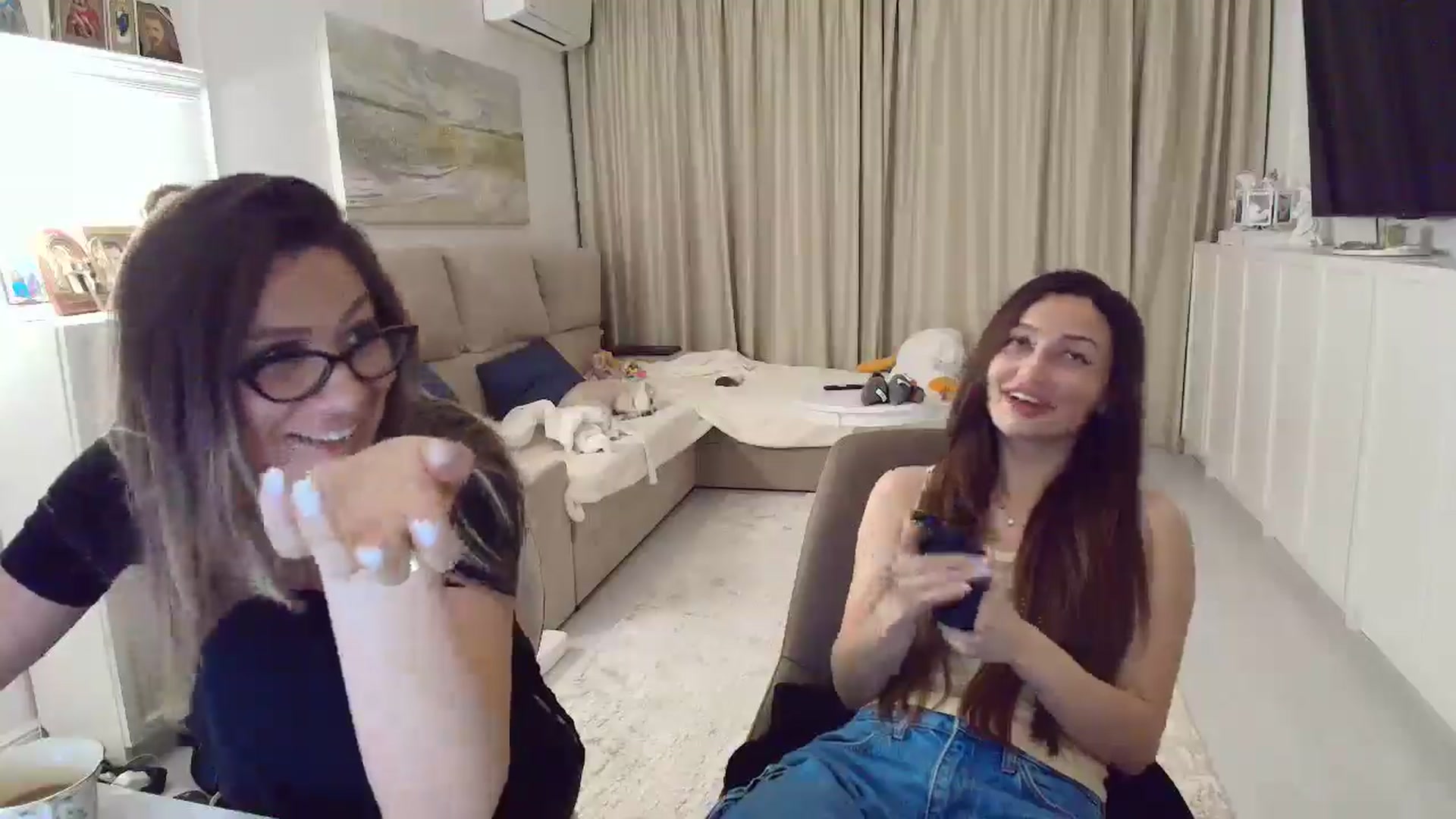 Gallery image thumbnail from Wennndyk's myfreecams stream on, 04/12/2025, 19:29 image 9 of 20