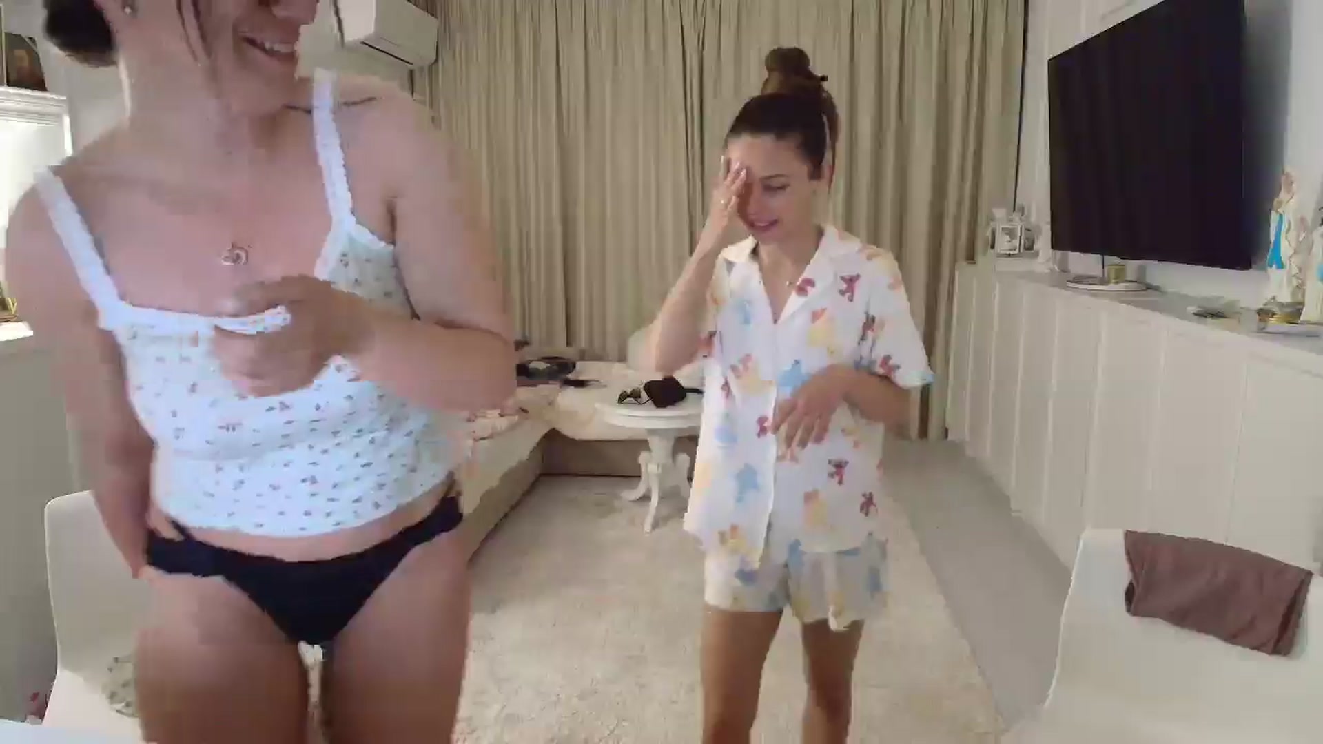 Gallery image thumbnail from Wennndyk's myfreecams stream on, 04/26/2025, 03:00 image 4 of 20