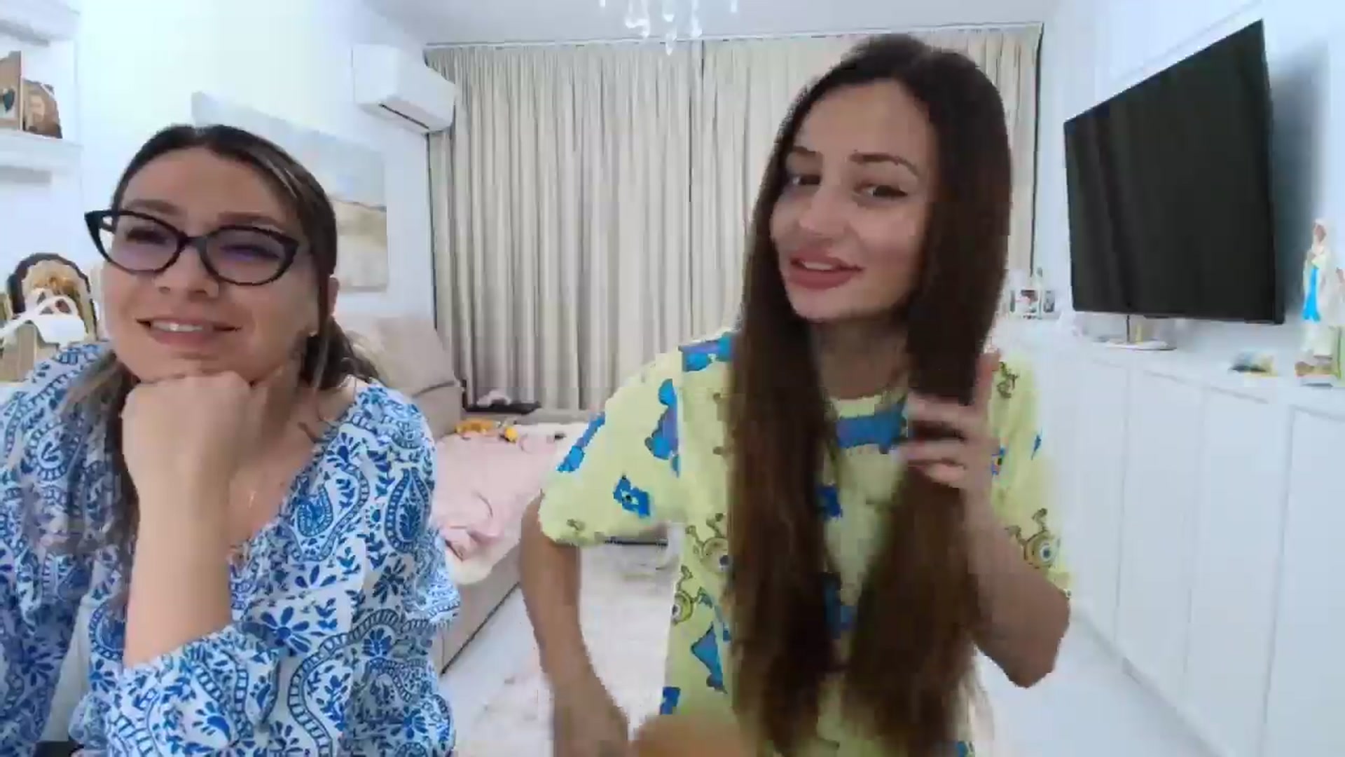 Gallery image thumbnail from Wennndyk's myfreecams stream on, 04/26/2025, 22:39 image 2 of 20
