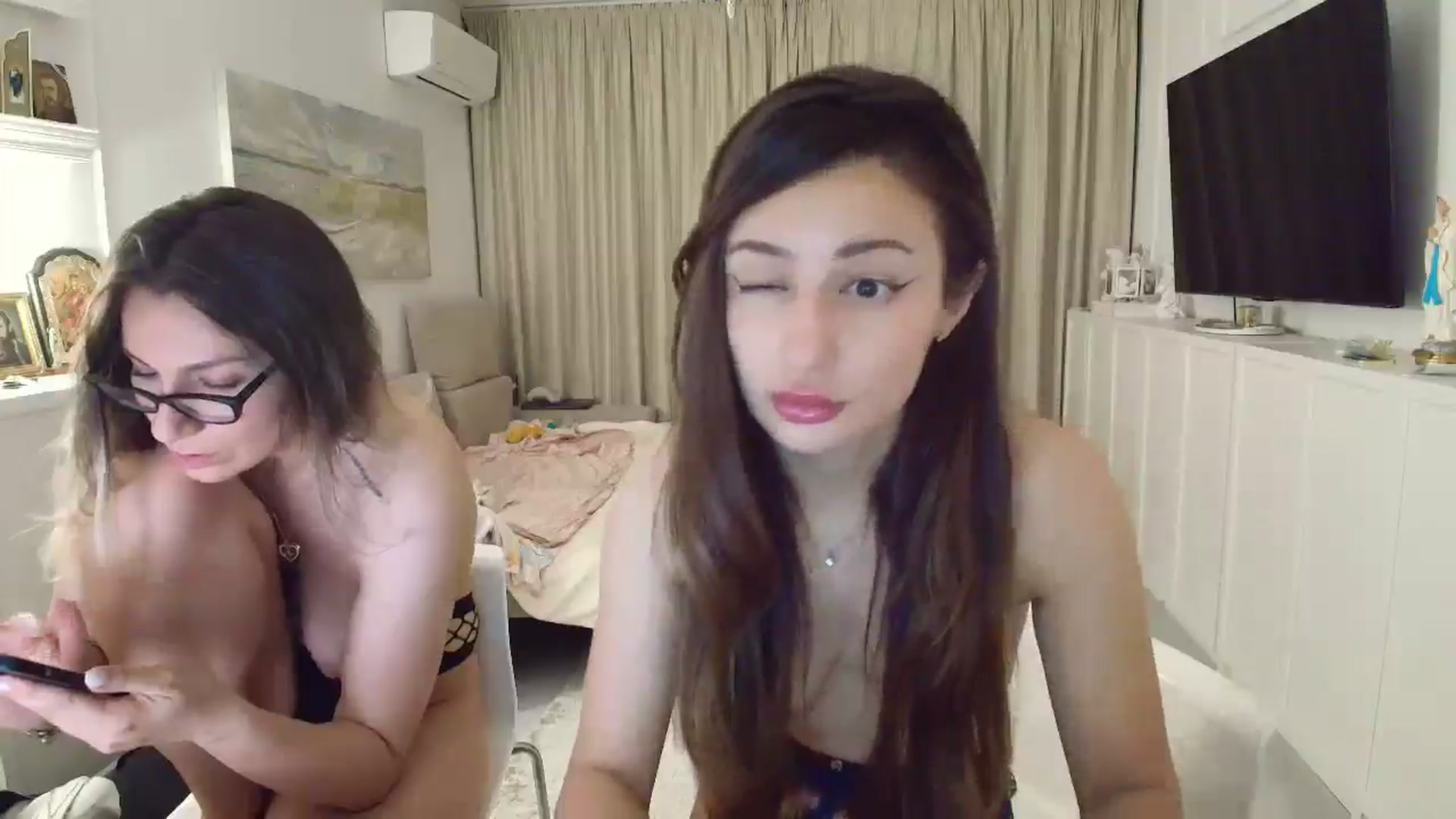 Gallery image thumbnail from Wennndyk's myfreecams stream on, 04/28/2025, 24:16 image 10 of 20