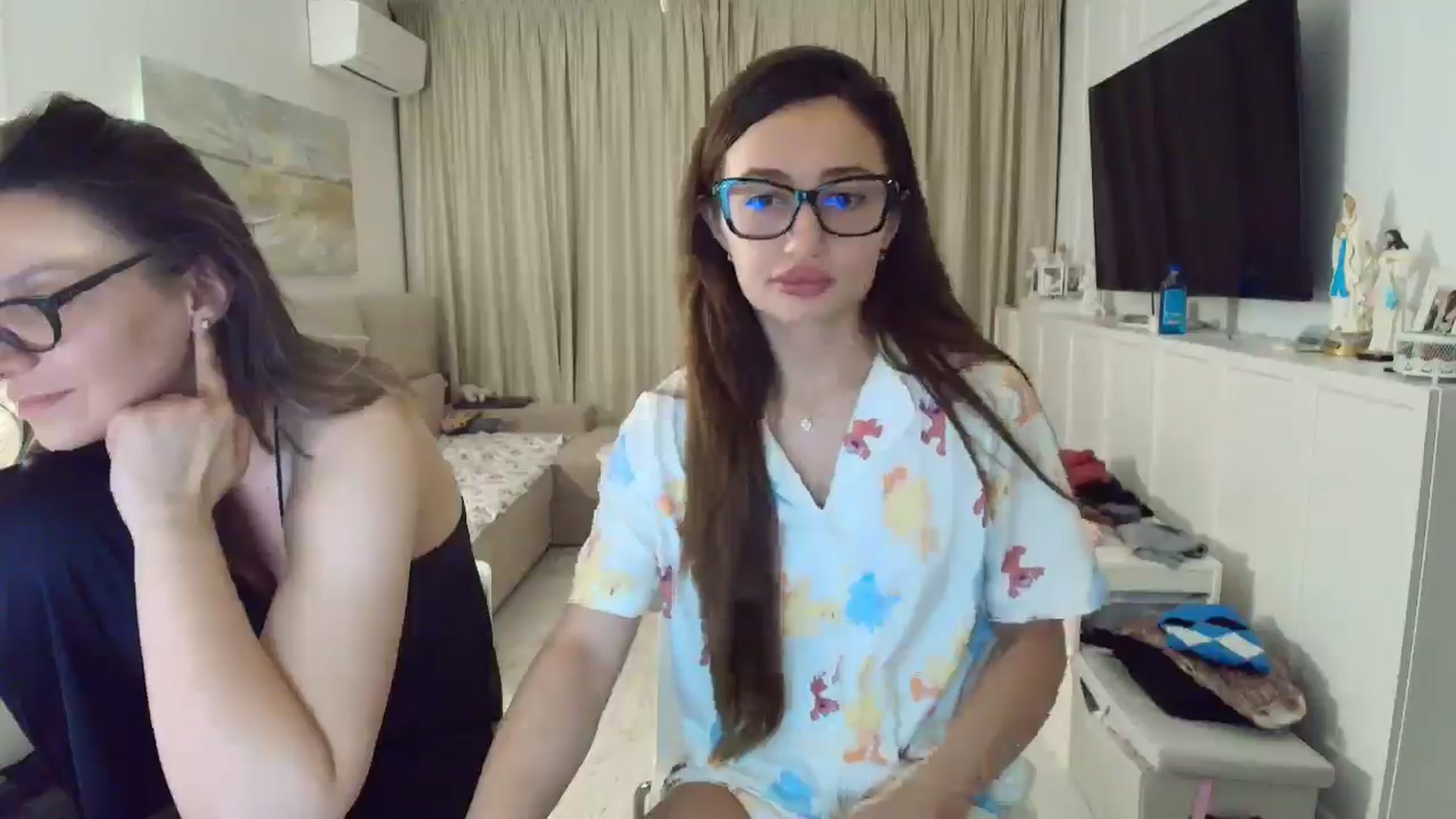 Gallery image thumbnail from Wennndyk's myfreecams stream on, 05/08/2025, 22:18 image 5 of 20