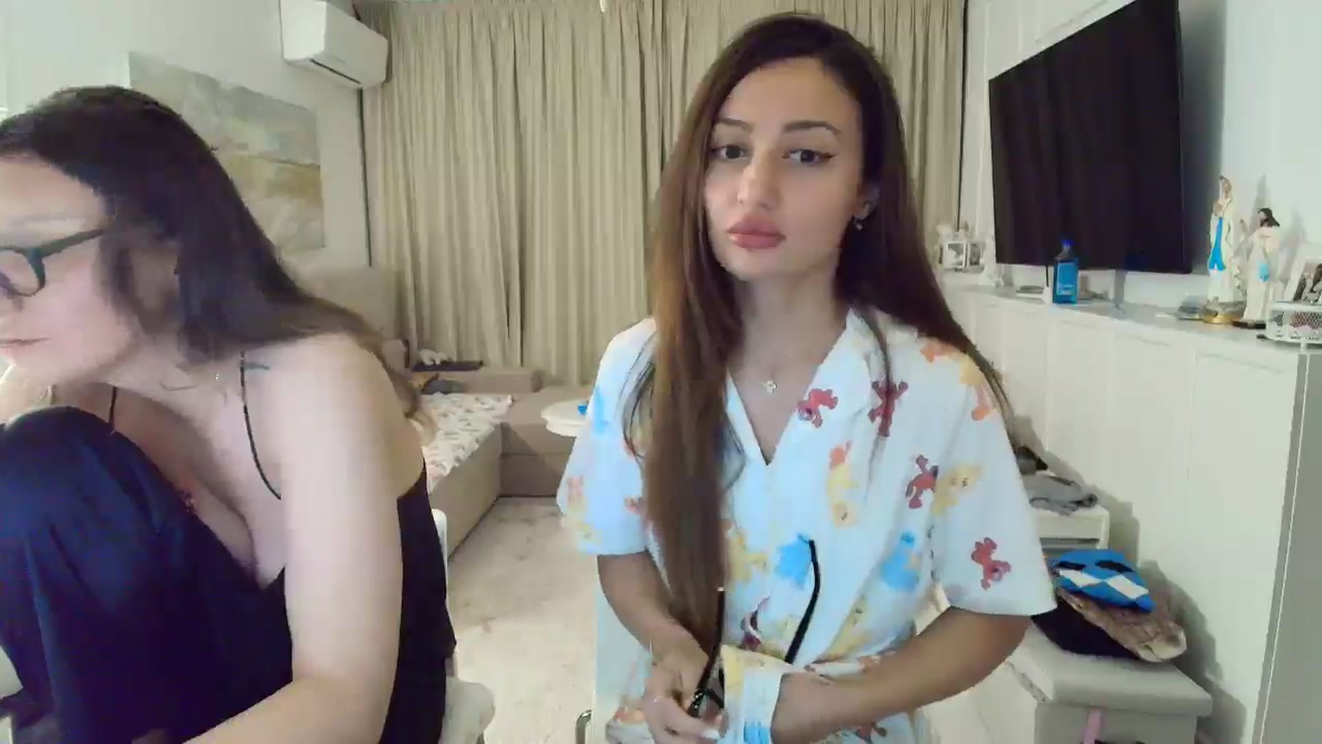 Gallery image thumbnail from Wennndyk's myfreecams stream on, 05/08/2025, 22:18 image 4 of 20