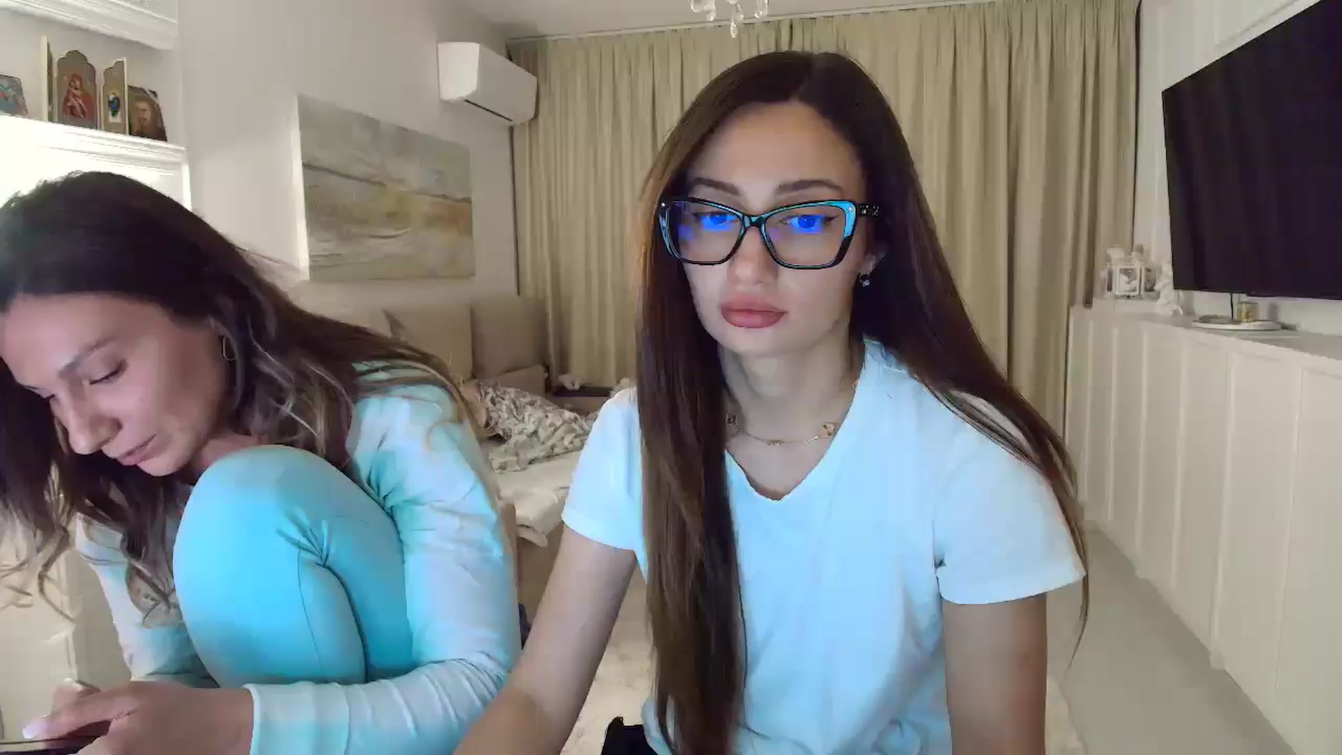 Gallery image thumbnail from Wennndyk's myfreecams stream on, 05/15/2025, 24:02 image 3 of 20