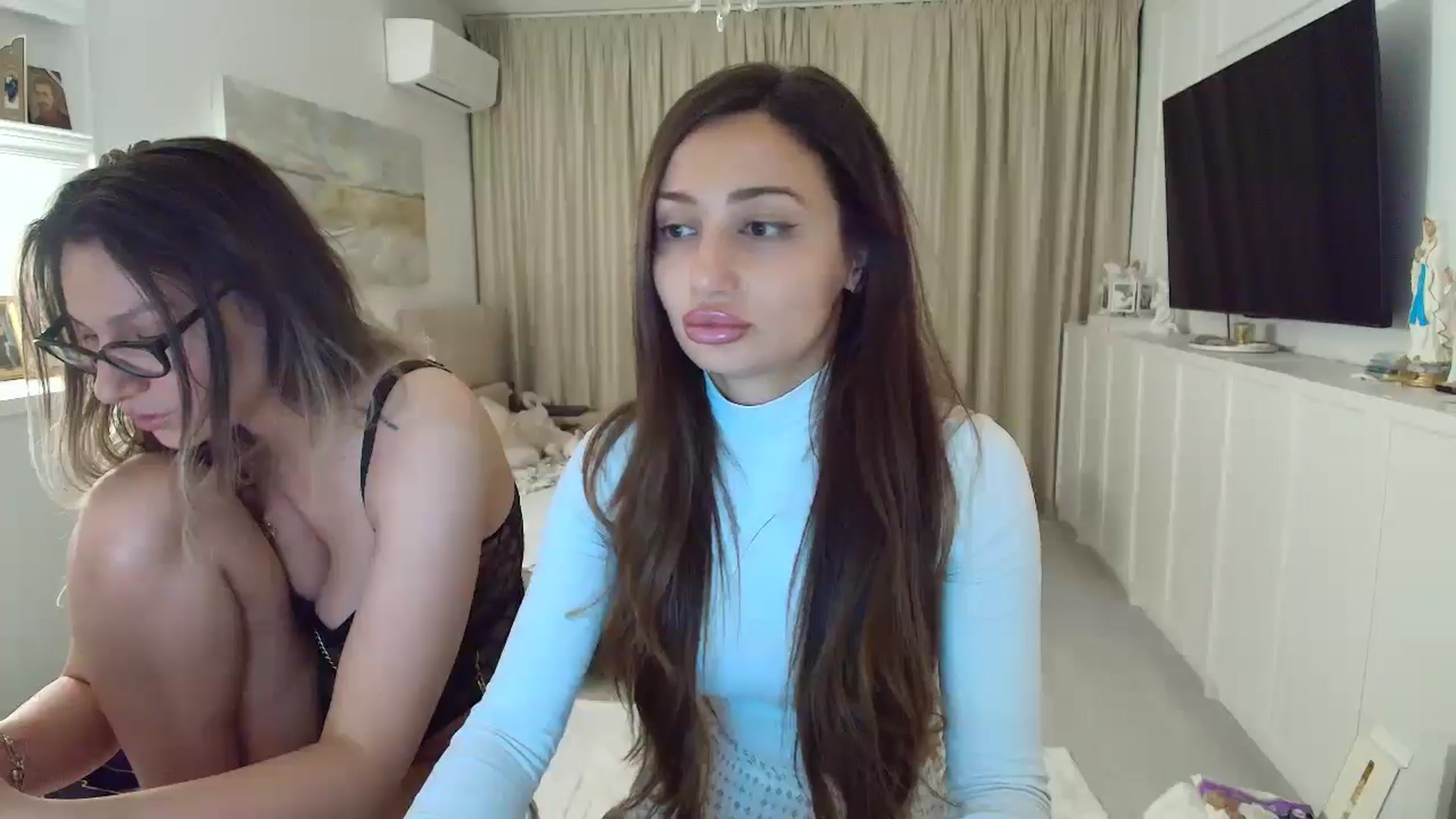 Gallery image thumbnail from Wennndyk's myfreecams stream on, 05/17/2025, 24:03 image 5 of 20