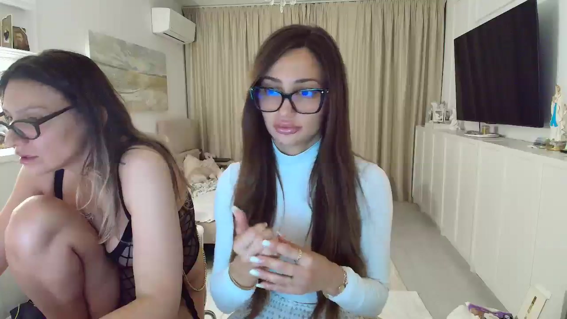 Gallery image thumbnail from Wennndyk's myfreecams stream on, 05/17/2025, 24:03 image 12 of 20