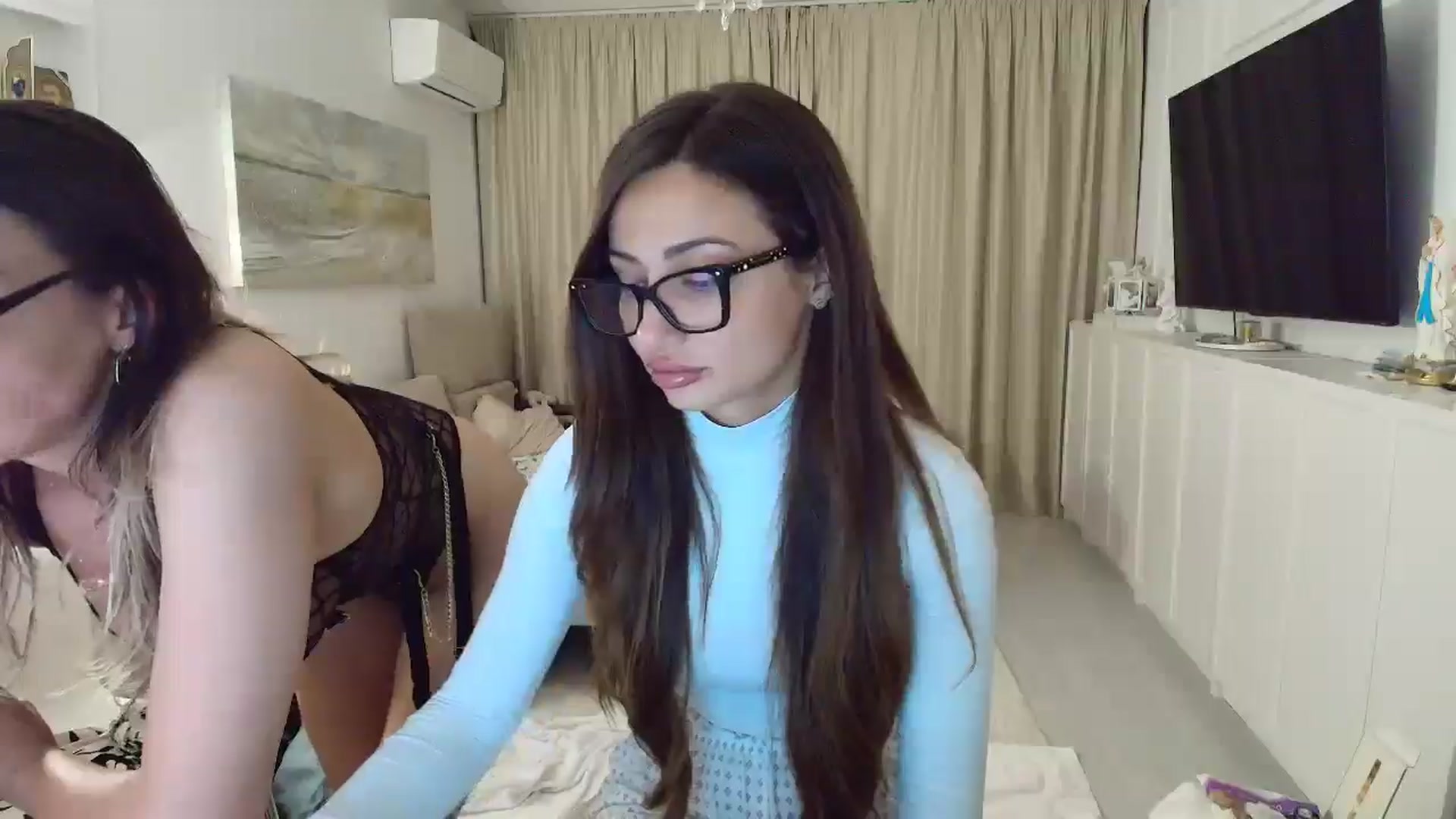 Gallery image thumbnail from Wennndyk's myfreecams stream on, 05/17/2025, 24:40 image 11 of 20