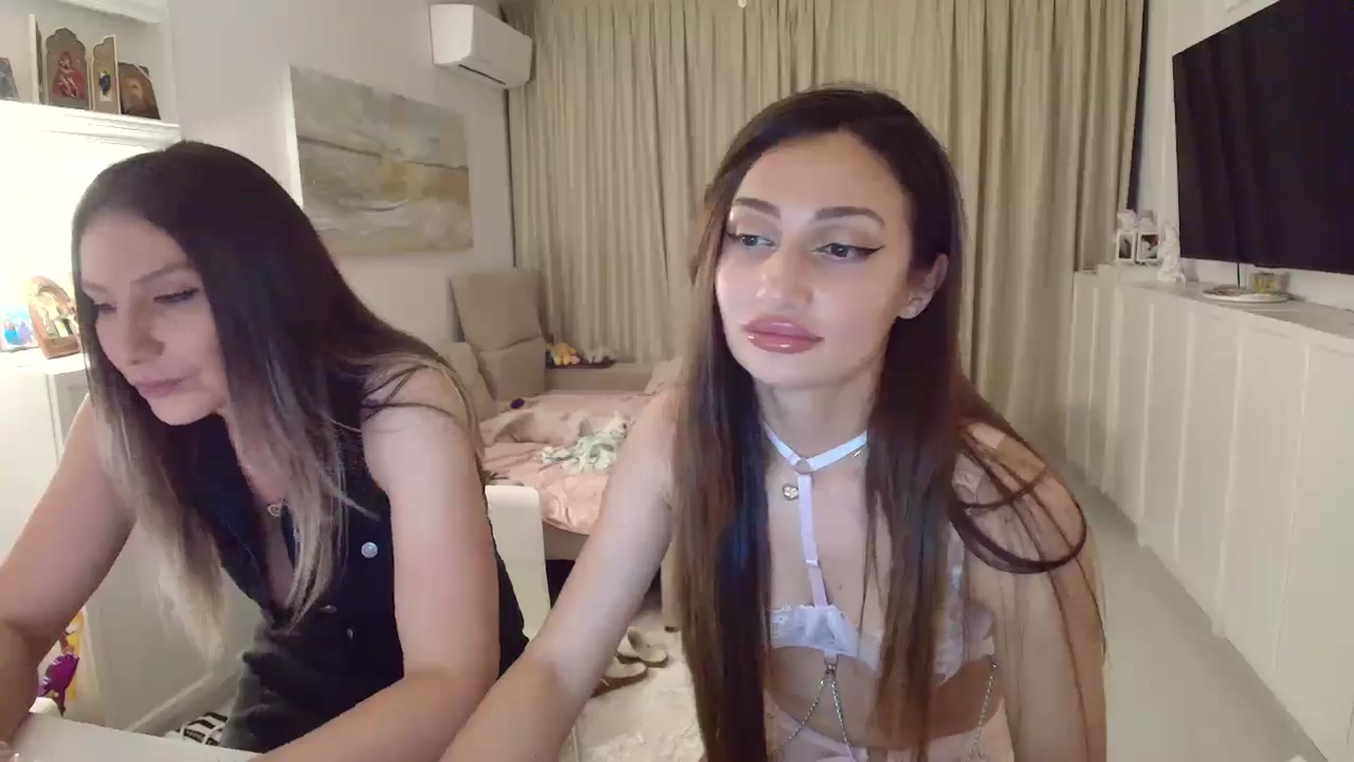 Gallery image thumbnail from Wennndyk's myfreecams stream on, 05/31/2025, 24:23 image 12 of 20