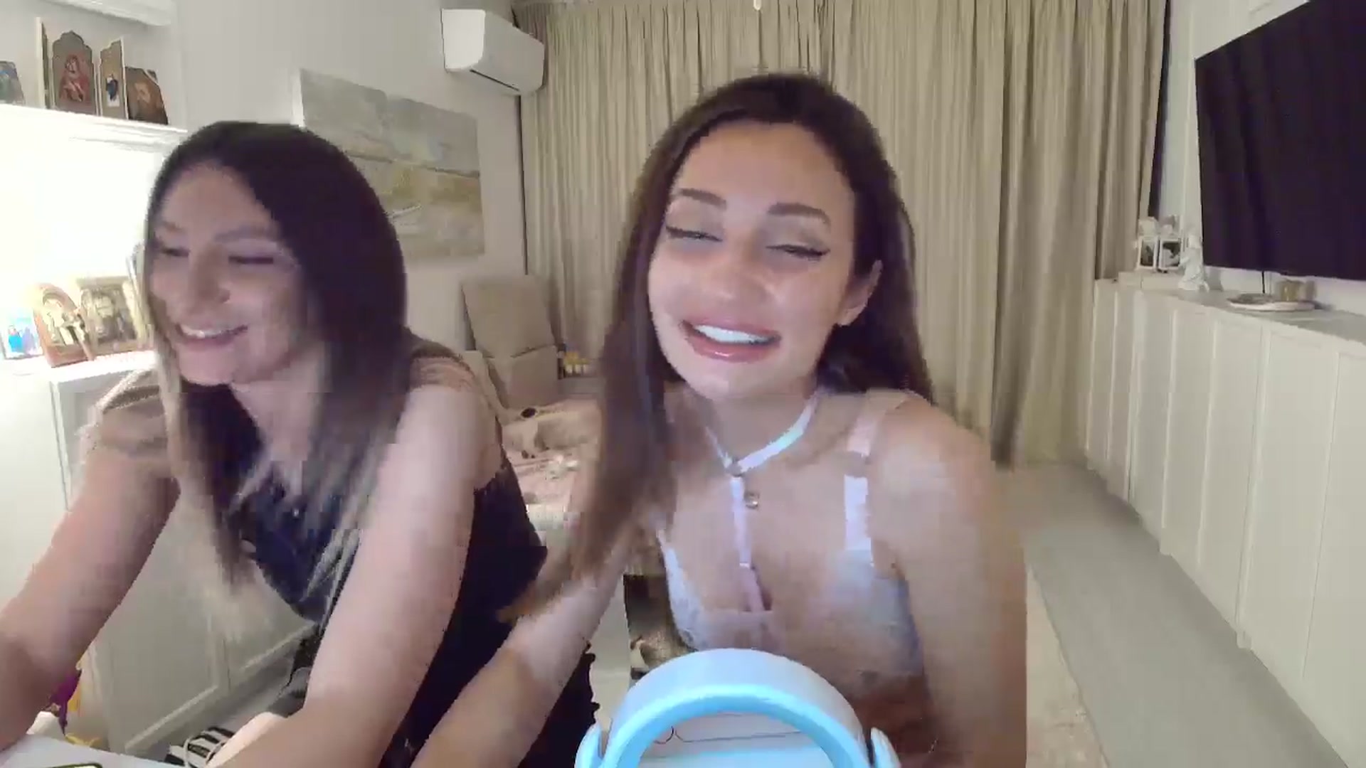 Gallery image thumbnail from Wennndyk's myfreecams stream on, 05/31/2025, 24:23 image 4 of 20