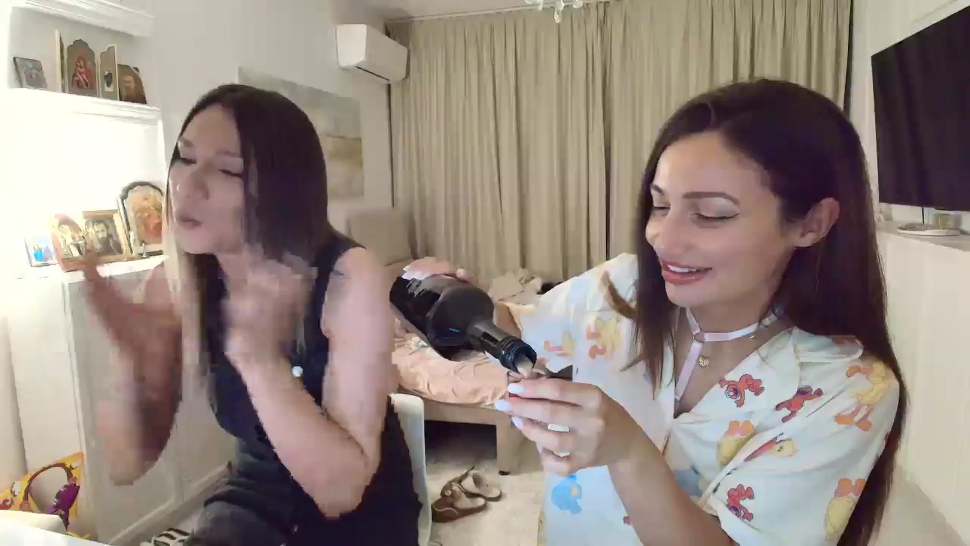 Gallery image thumbnail from Wennndyk's myfreecams stream on, 05/31/2025, 24:23 image 2 of 20