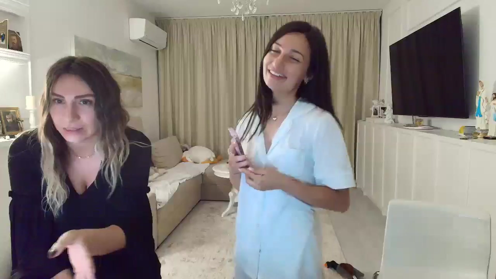 Gallery image thumbnail from Wennndyk's myfreecams stream on, 06/19/2025, 23:04 image 8 of 20