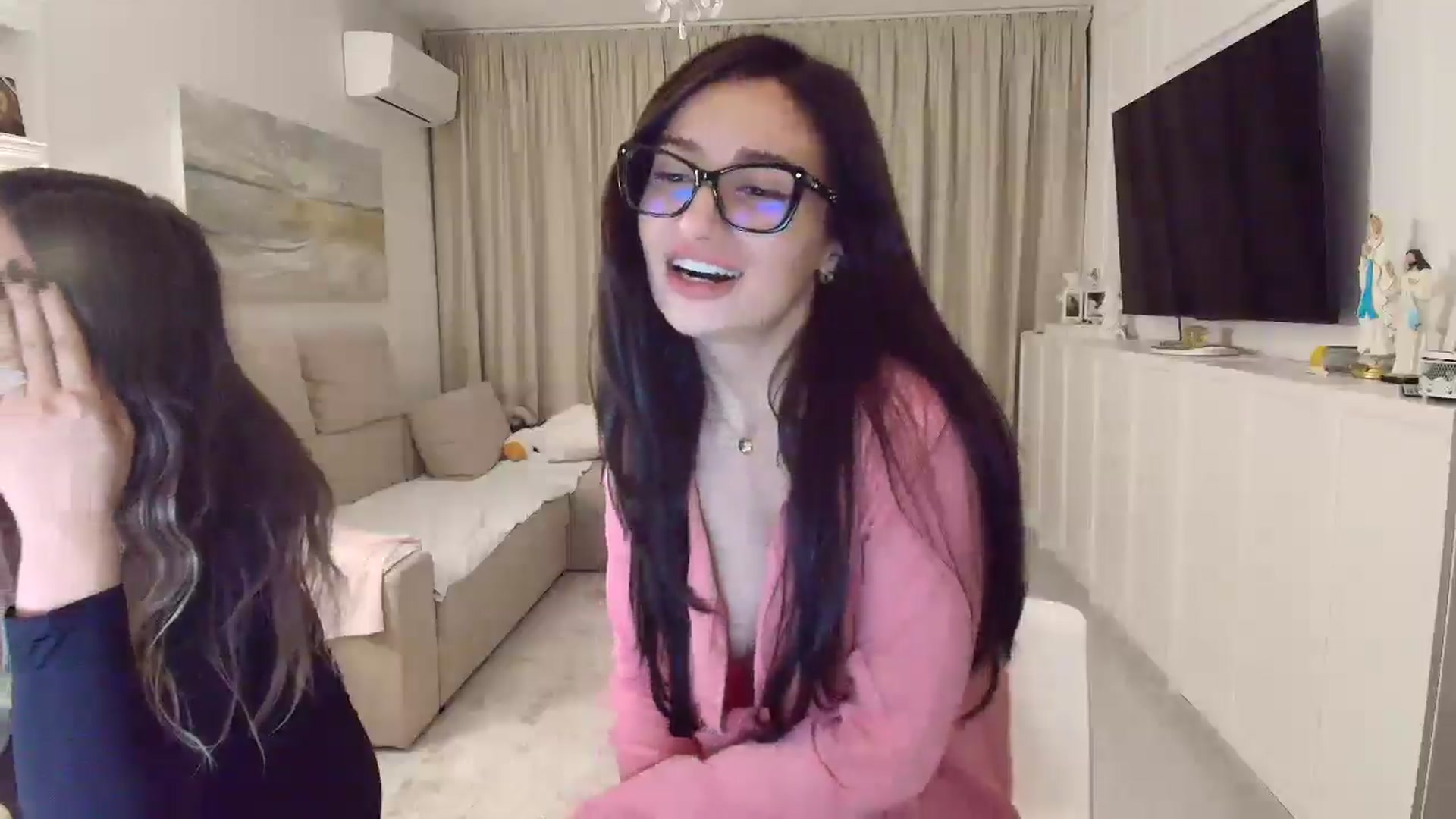 Gallery image thumbnail from Wennndyk's myfreecams stream on, 06/20/2025, 23:19 image 3 of 20