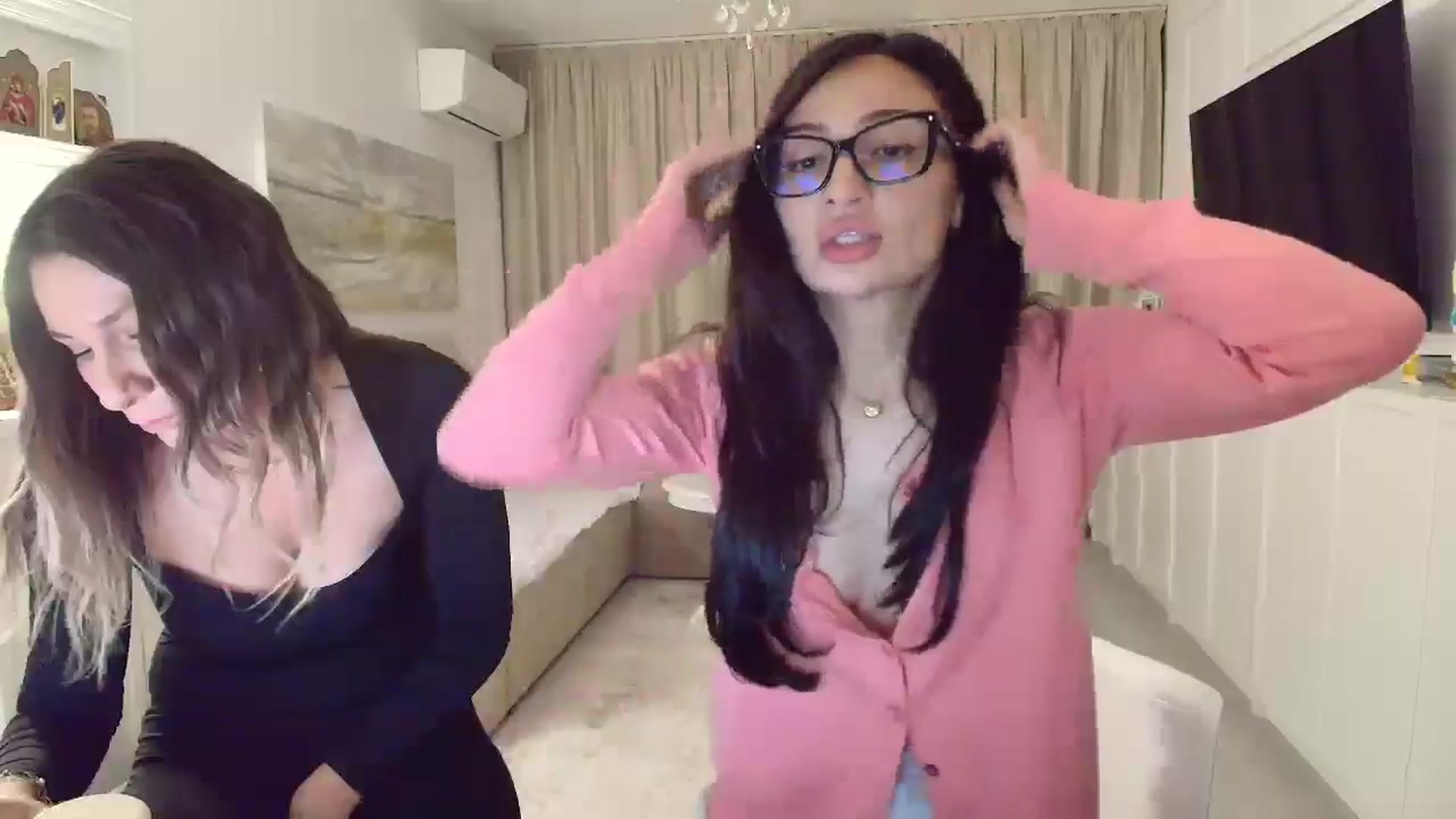 Gallery image thumbnail from Wennndyk's myfreecams stream on, 06/20/2025, 23:19 image 6 of 20