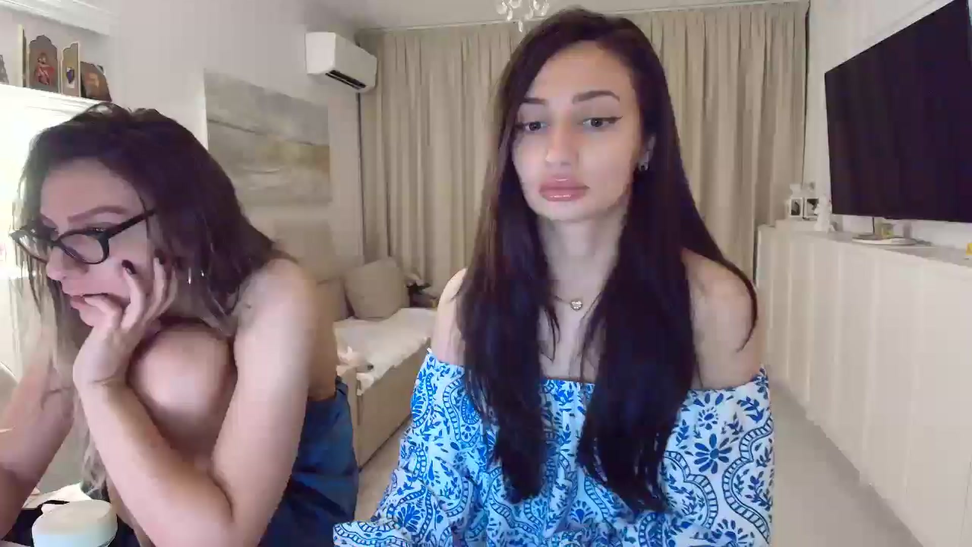 Gallery image thumbnail from Wennndyk's myfreecams stream on, 06/22/2025, 23:25 image 18 of 20