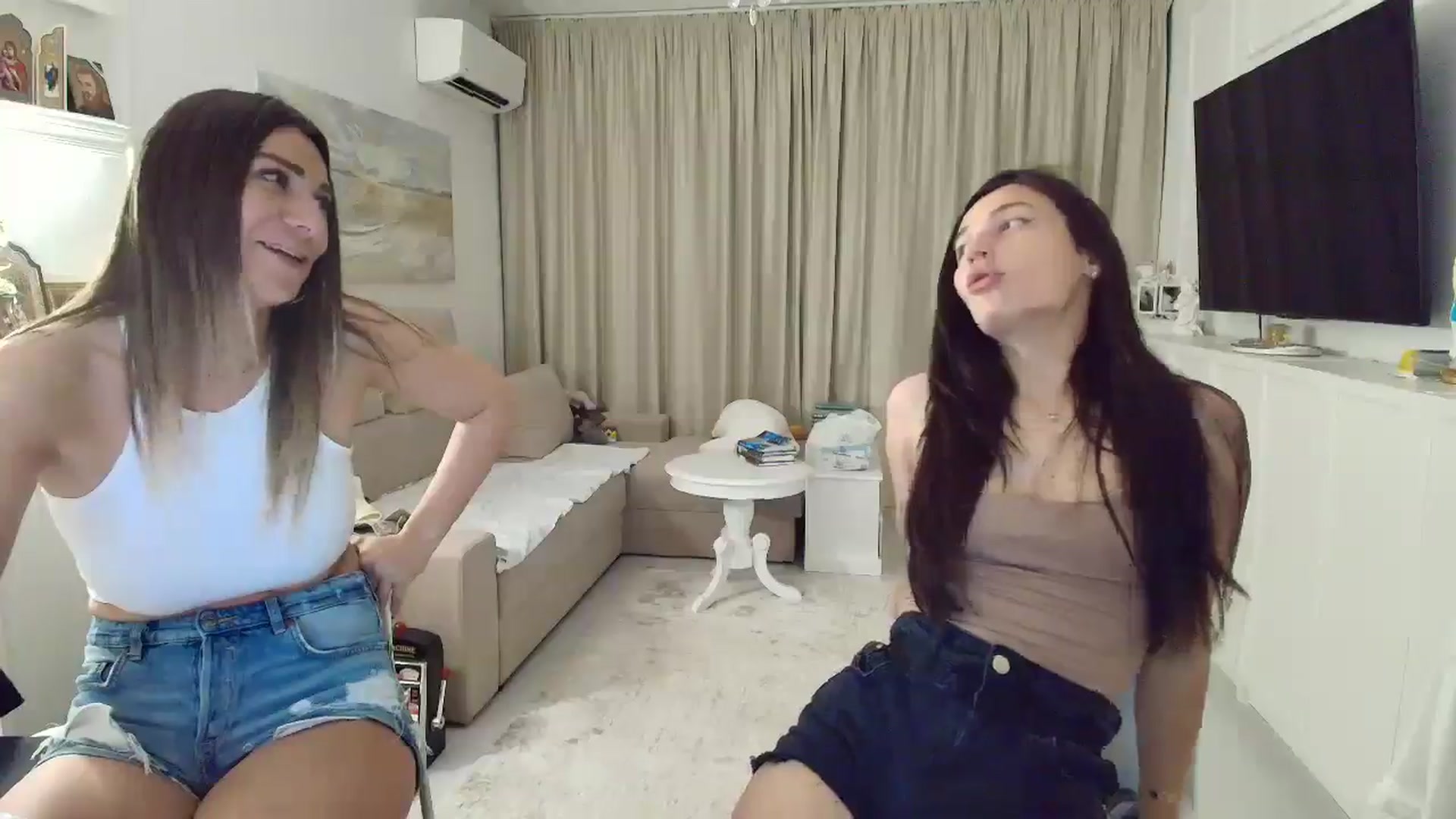 Gallery image thumbnail from Wennndyk's myfreecams stream on, 06/25/2025, 23:13 image 13 of 20