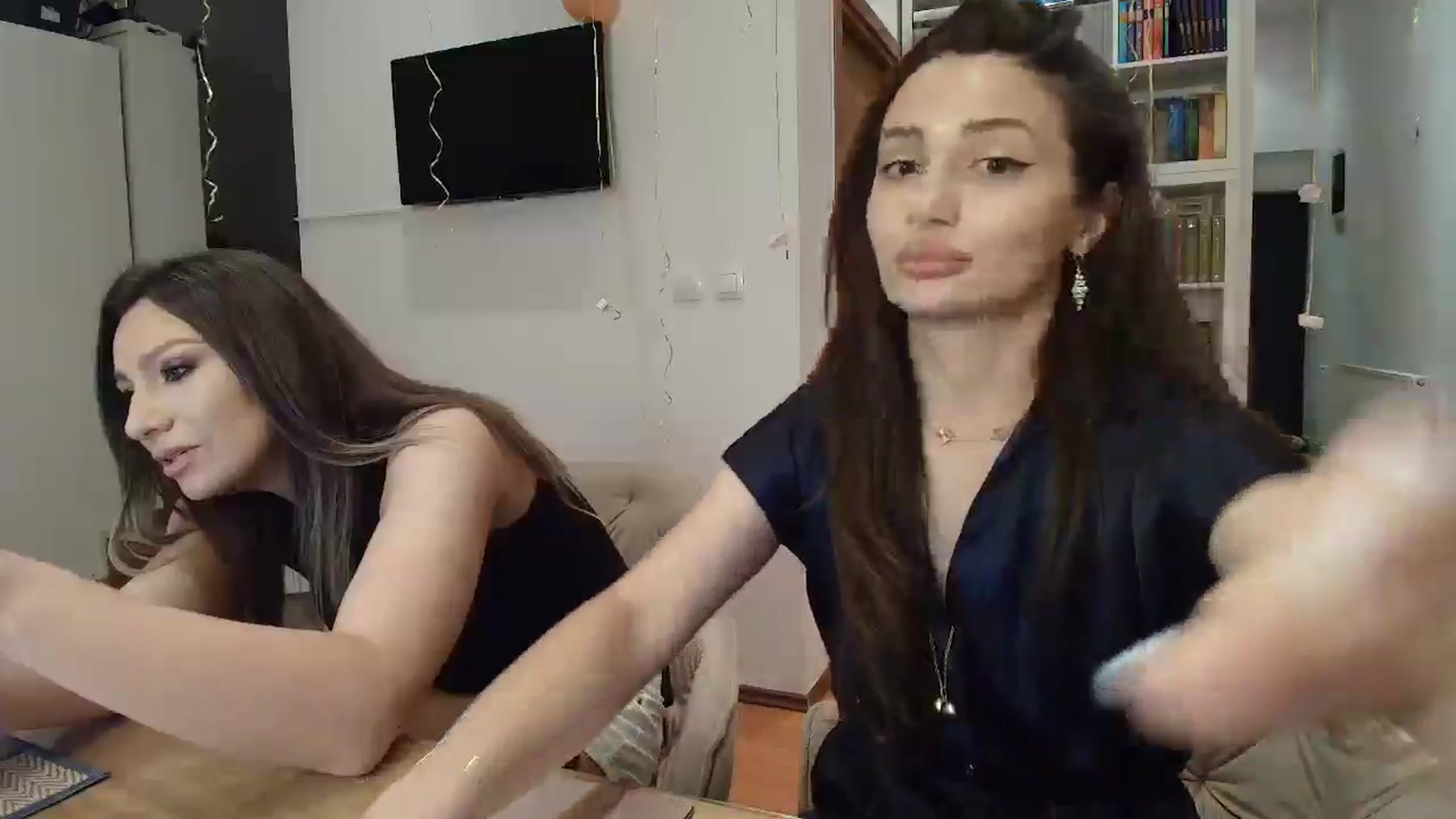 Gallery image thumbnail from Wennndyk's myfreecams stream on, 08/02/2025, 20:34 image 19 of 20