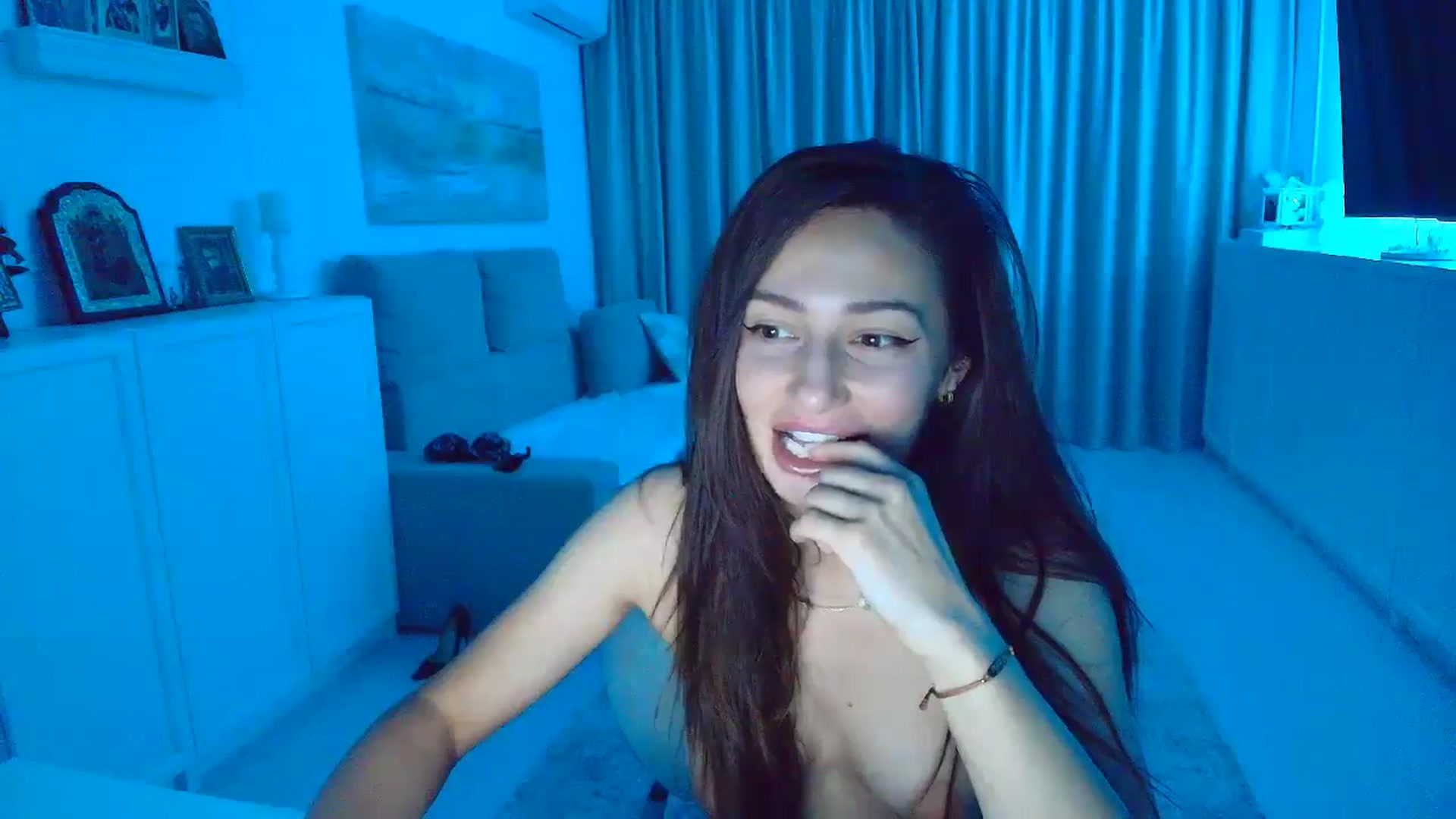Gallery image thumbnail from Wennndyk's myfreecams stream on, 08/13/2025, 23:21 image 17 of 20