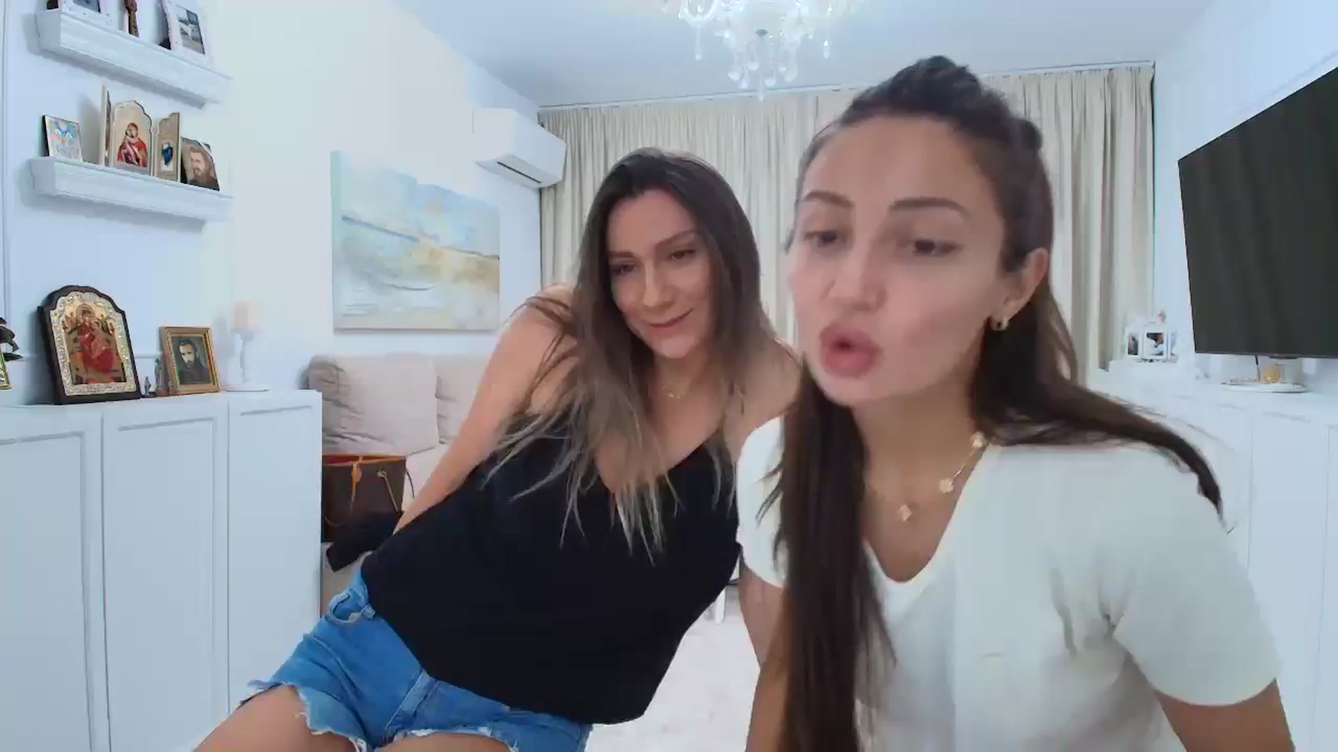 Gallery image thumbnail from Wennndyk's myfreecams stream on, 08/18/2025, 22:40 image 1 of 20