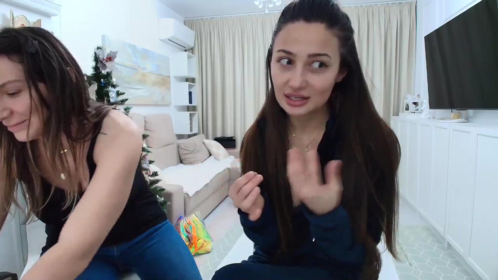 Gallery image thumbnail from Wennndyk's myfreecams stream on, 12/17/2025, 17:20 image 2 of 20
