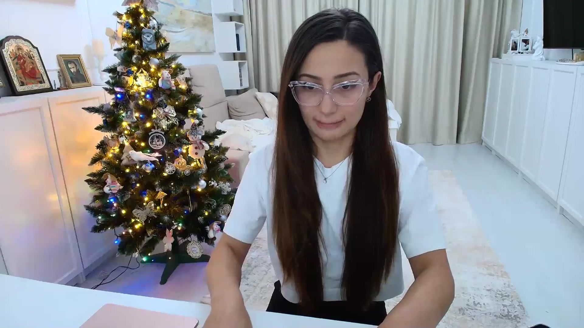 Gallery image thumbnail from Wennndyk's myfreecams stream on, 12/27/2025, 22:25 image 5 of 20