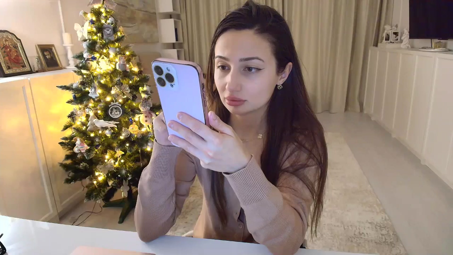 Gallery image thumbnail from Wennndyk's myfreecams stream on, 12/28/2025, 21:37 image 13 of 20