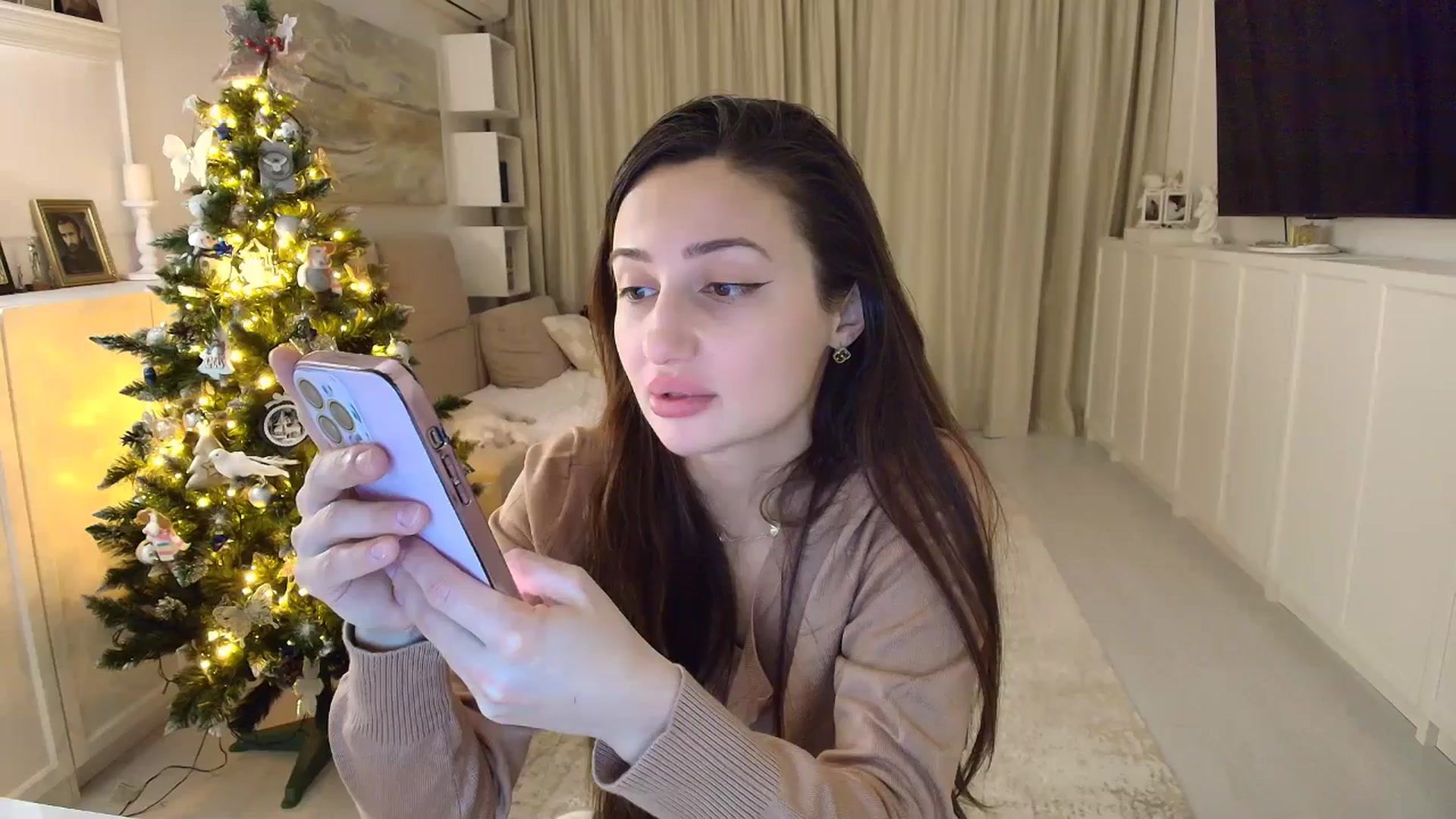 Gallery image thumbnail from Wennndyk's myfreecams stream on, 12/28/2025, 21:37 image 4 of 20