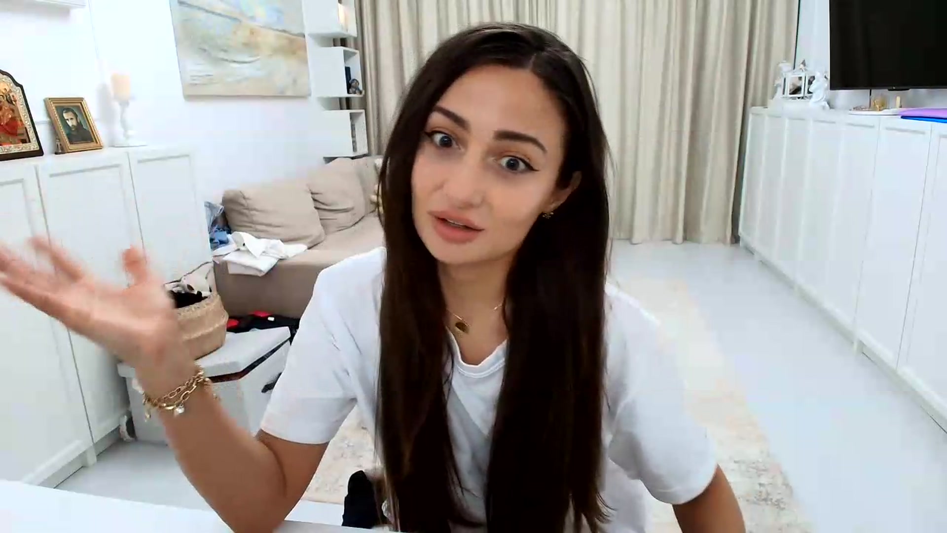 Gallery image thumbnail from Wennndyk's myfreecams stream on, 07/04/2026, 20:34 image 18 of 20
