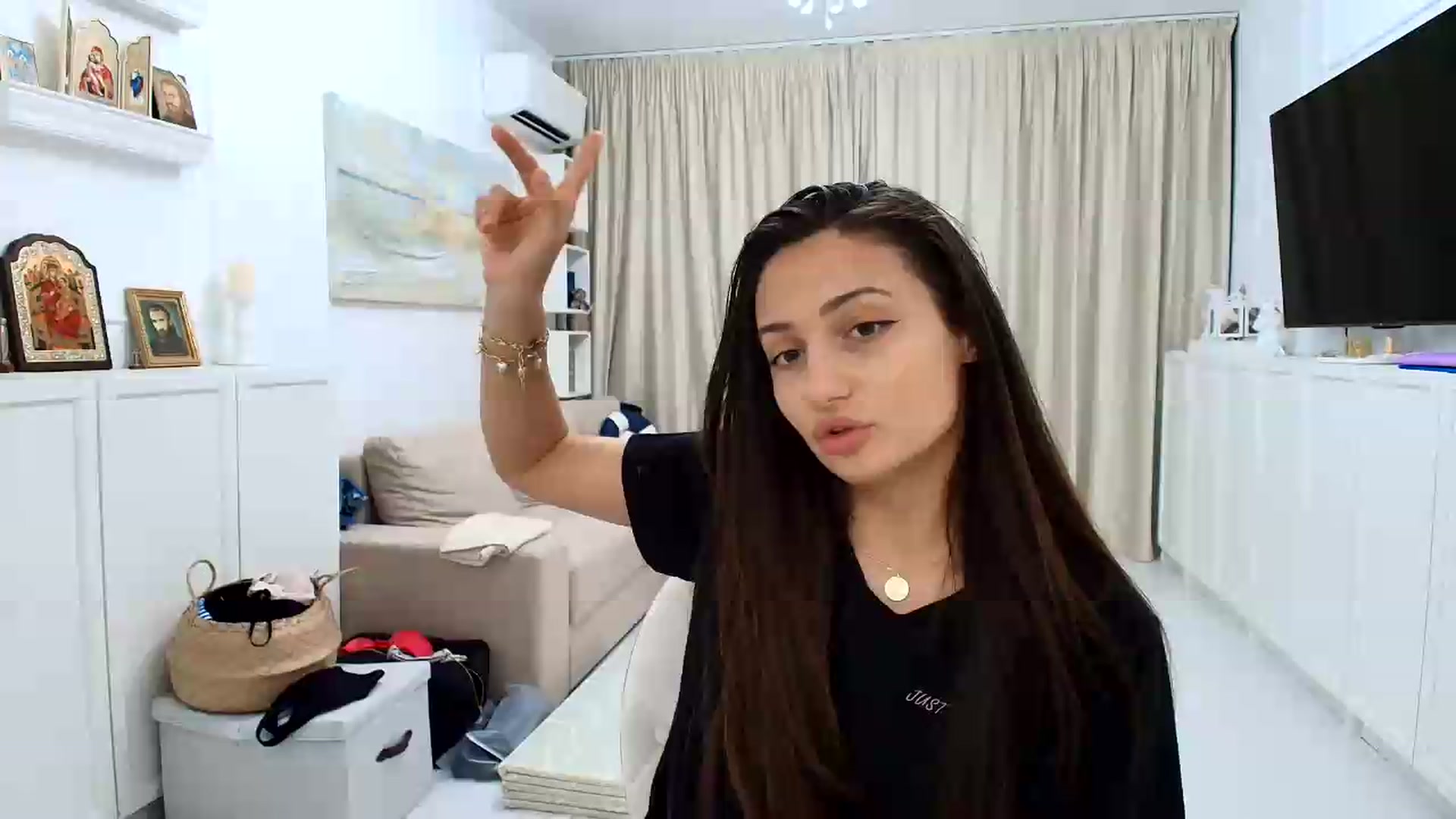 Gallery image thumbnail from Wennndyk's myfreecams stream on, 07/11/2026, 23:42 image 4 of 20