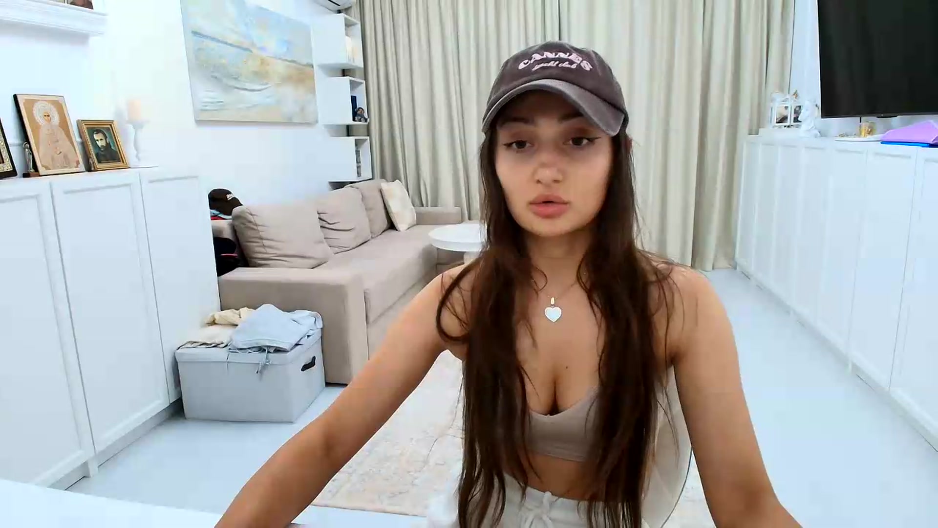 Gallery image thumbnail from Wennndyk's myfreecams stream on, 08/17/2026, 21:25 image 4 of 20