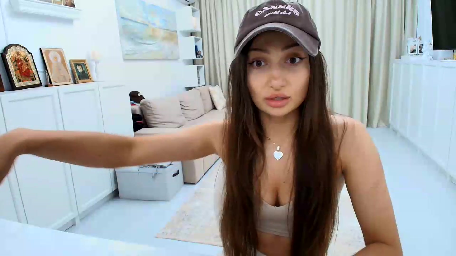 Gallery image thumbnail from Wennndyk's myfreecams stream on, 08/17/2026, 21:25 image 15 of 20