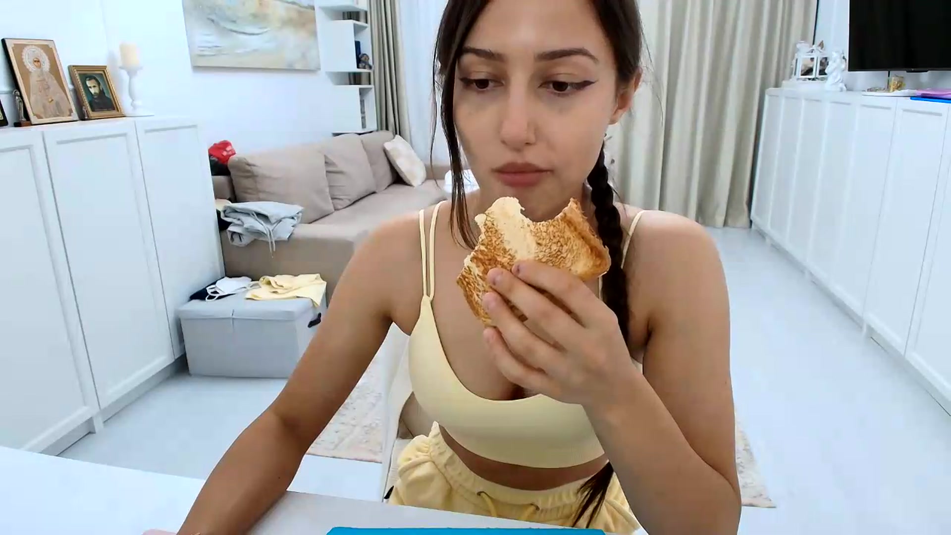 Gallery image thumbnail from Wennndyk's myfreecams stream on, 08/22/2026, 17:52 image 8 of 20