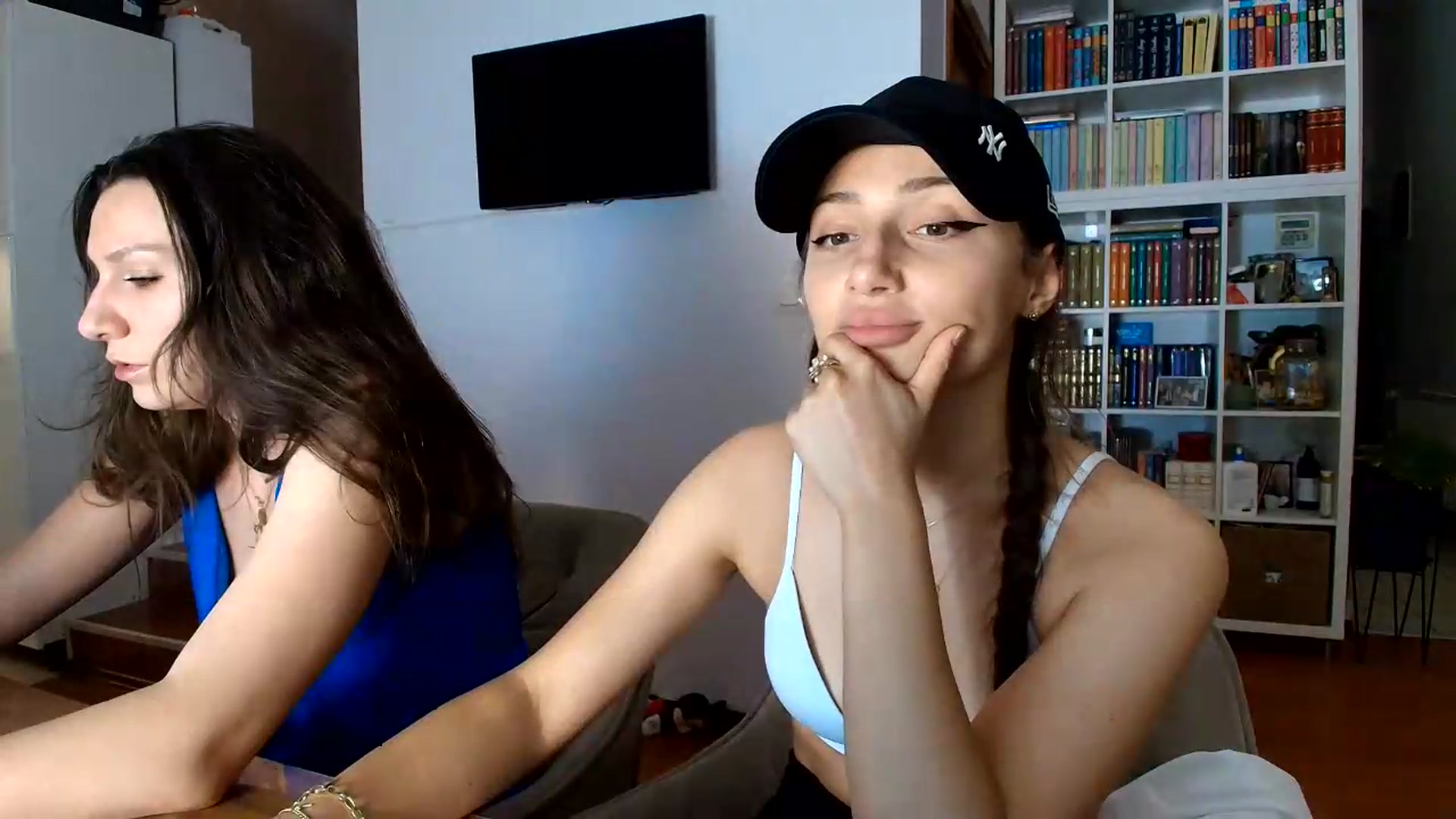 Gallery image thumbnail from Wennndyk's myfreecams stream on, 08/25/2026, 21:33 image 2 of 20
