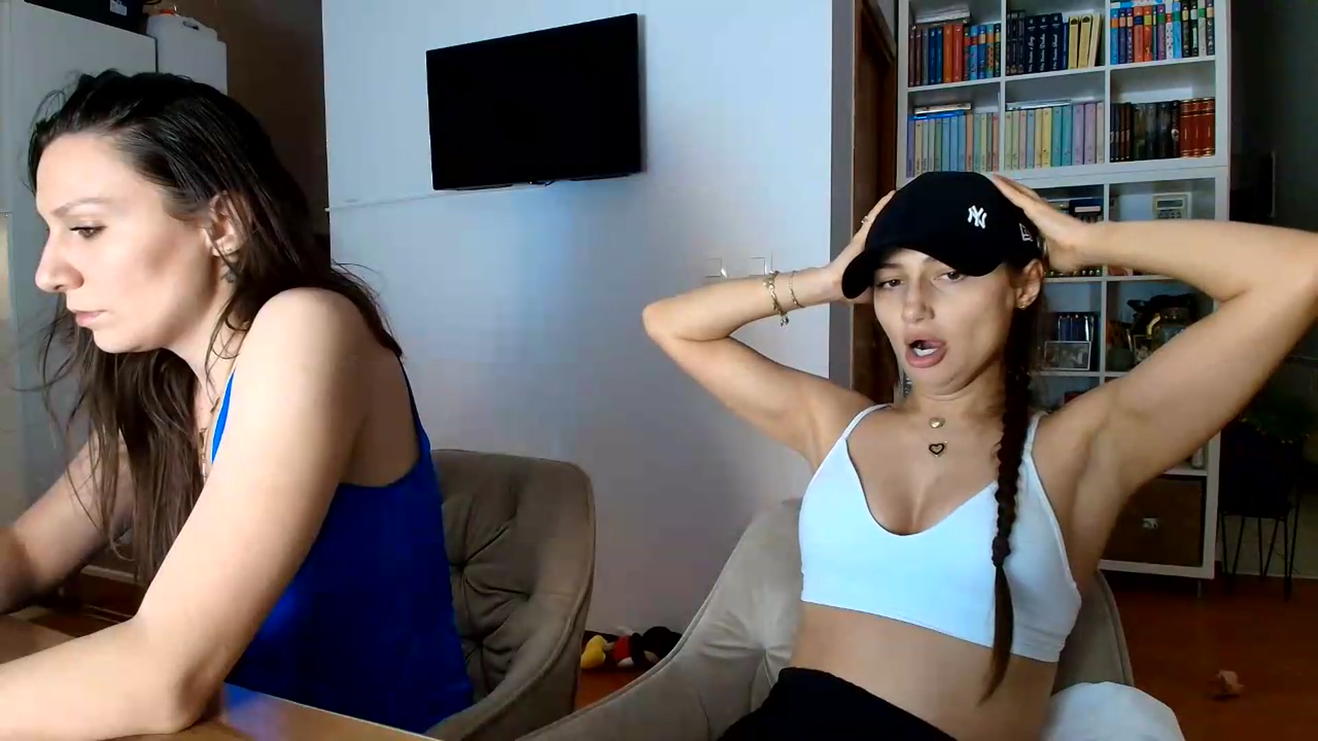 Gallery image thumbnail from Wennndyk's myfreecams stream on, 08/25/2026, 21:33 image 5 of 20