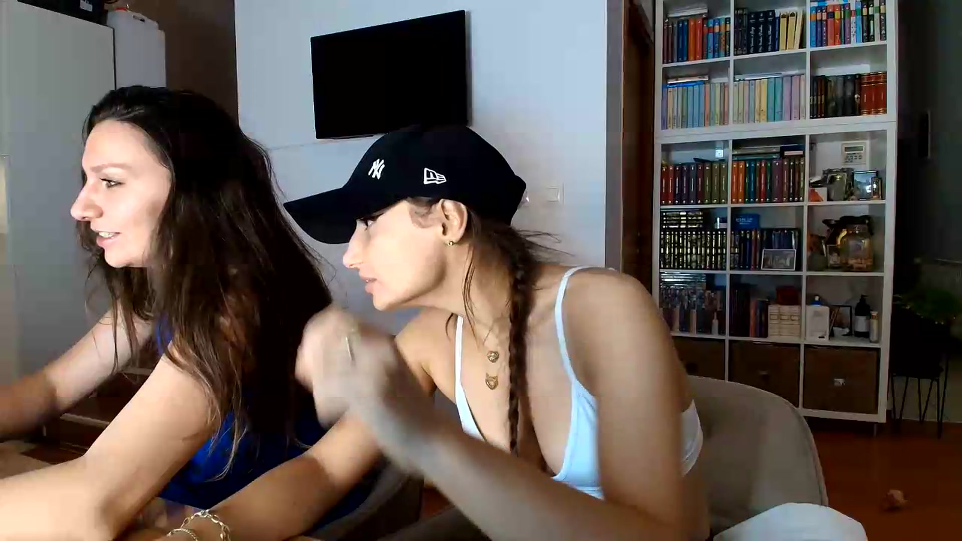 Gallery image thumbnail from Wennndyk's myfreecams stream on, 08/25/2026, 21:33 image 7 of 20